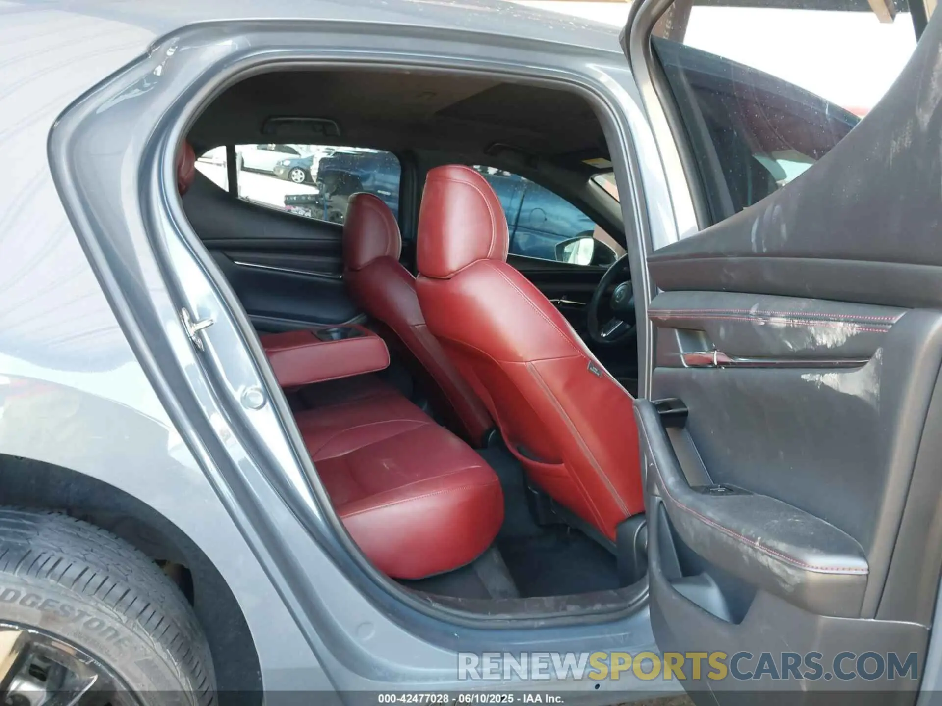 8 fotografías del automóvil dañado JM1BPBLM8R1650524 MAZDA MAZDA3 HATCHBACK 2024