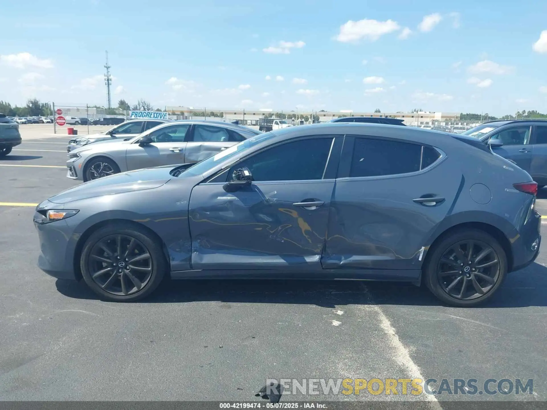14 fotografías del automóvil dañado JM1BPBLM8R1654296 MAZDA MAZDA3 HATCHBACK 2024