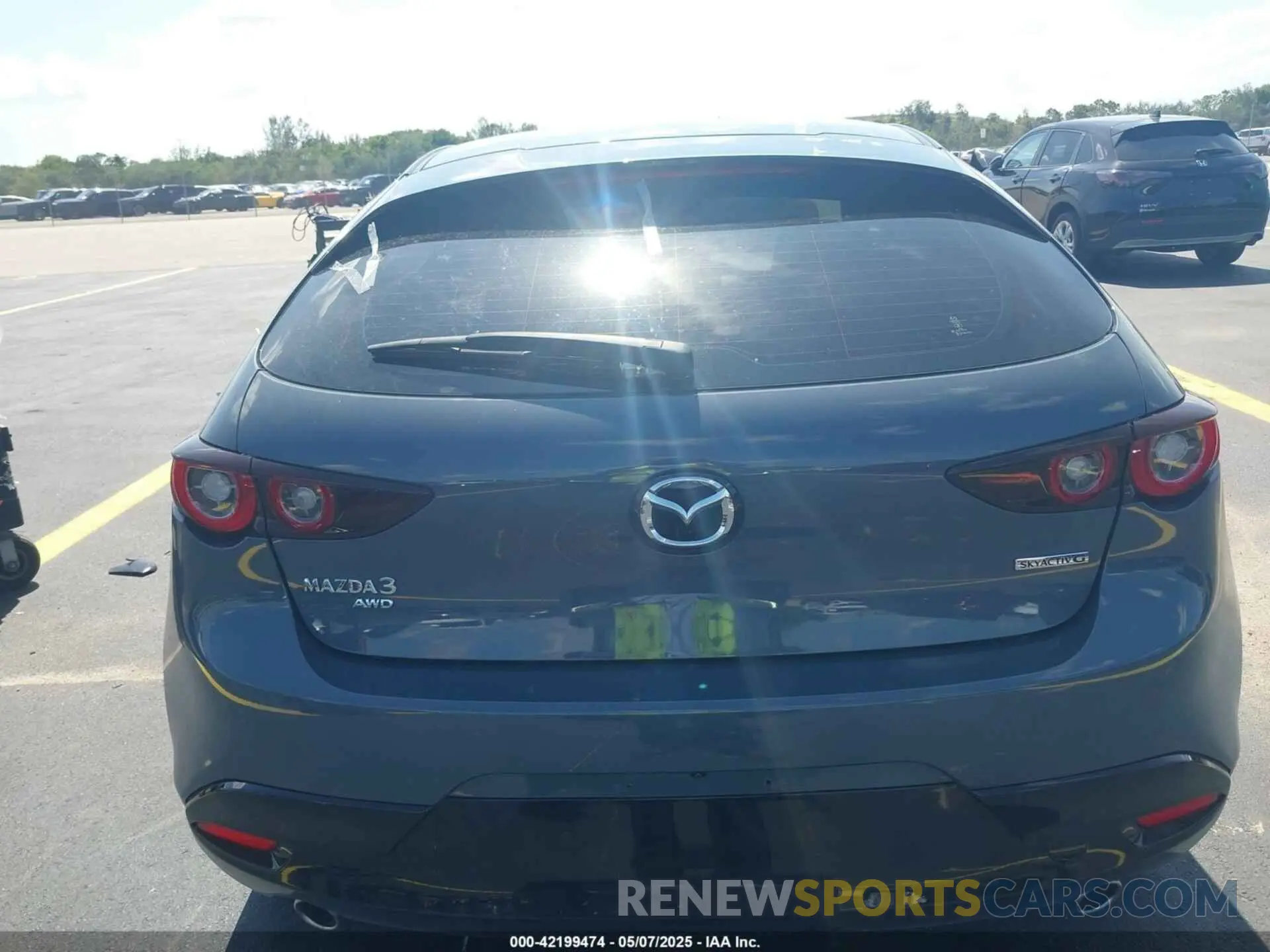16 fotografías del automóvil dañado JM1BPBLM8R1654296 MAZDA MAZDA3 HATCHBACK 2024