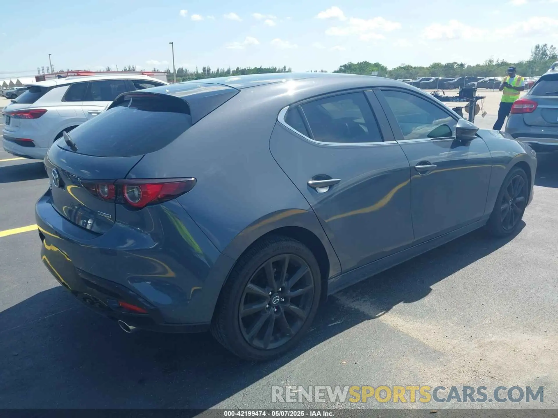 4 fotografías del automóvil dañado JM1BPBLM8R1654296 MAZDA MAZDA3 HATCHBACK 2024