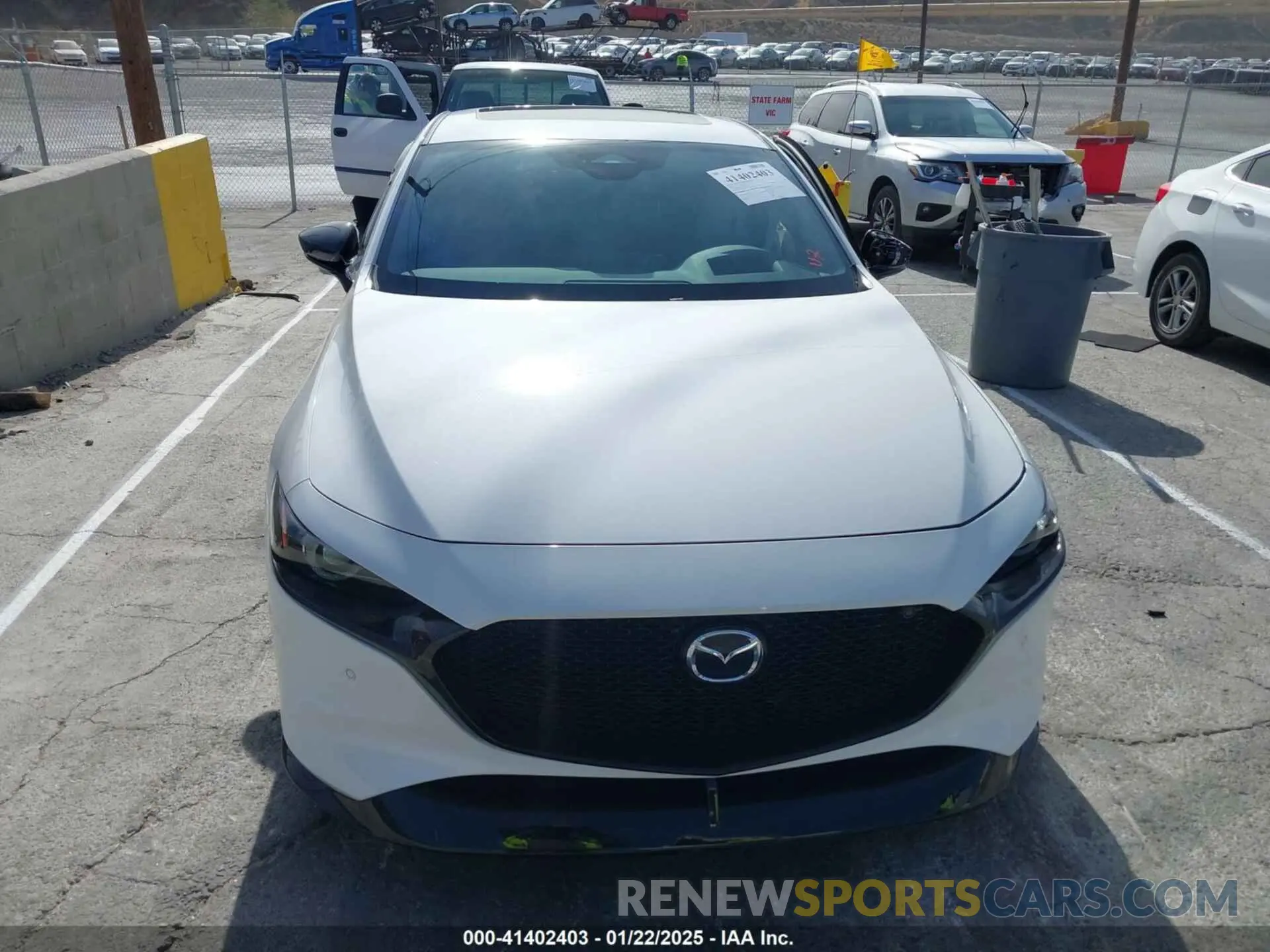 12 fotografías del automóvil dañado JM1BPBNY7R1718702 MAZDA MAZDA3 HATCHBACK 2024