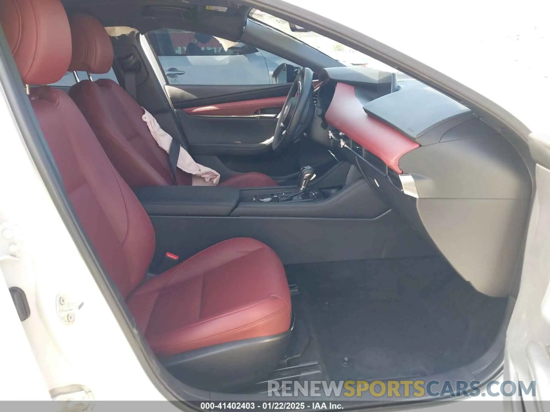 5 fotografías del automóvil dañado JM1BPBNY7R1718702 MAZDA MAZDA3 HATCHBACK 2024