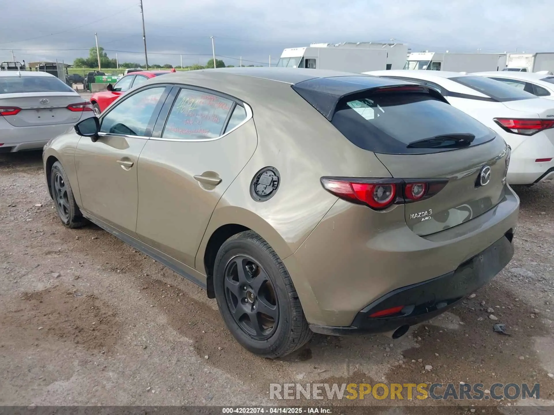 3 fotografías del automóvil dañado JM1BPBYY3R1704694 MAZDA MAZDA3 HATCHBACK 2024