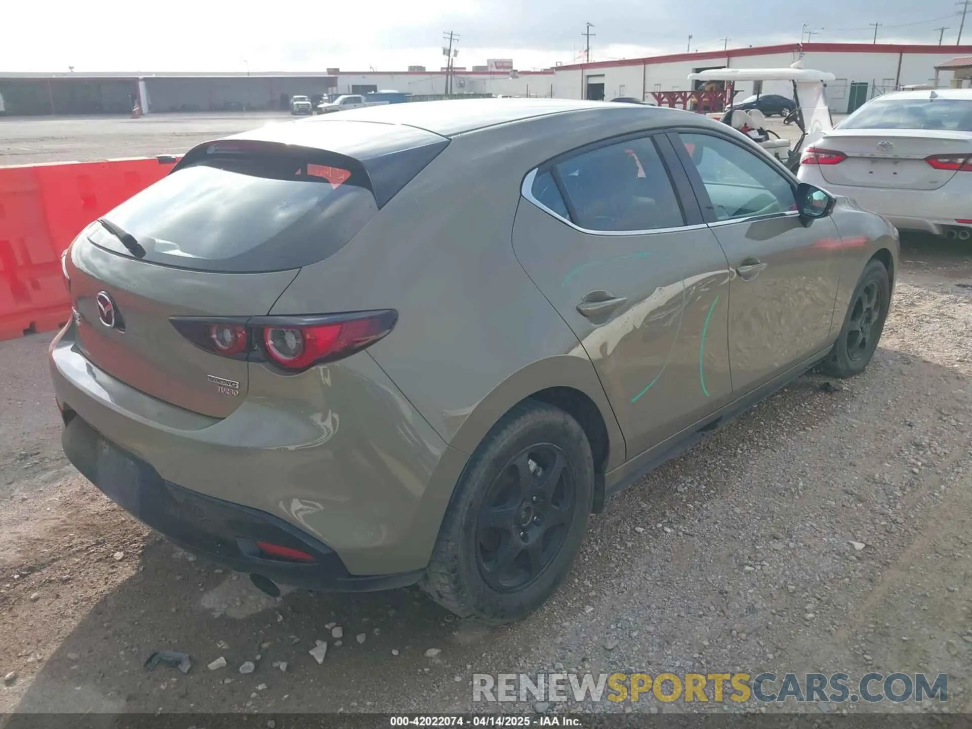 4 fotografías del automóvil dañado JM1BPBYY3R1704694 MAZDA MAZDA3 HATCHBACK 2024