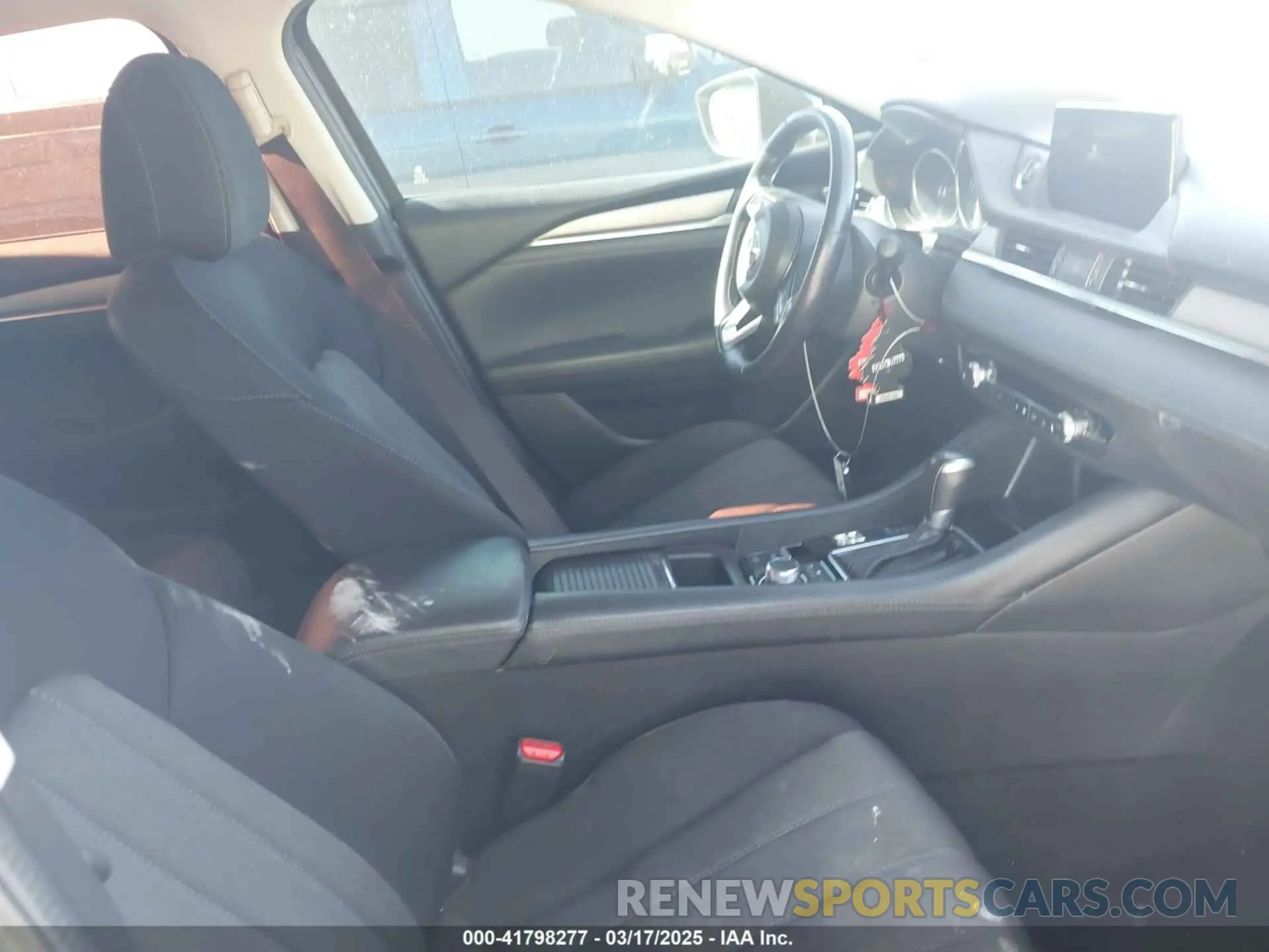 5 fotografías del automóvil dañado JM1GL1UM3K1508470 MAZDA MAZDA6 2019