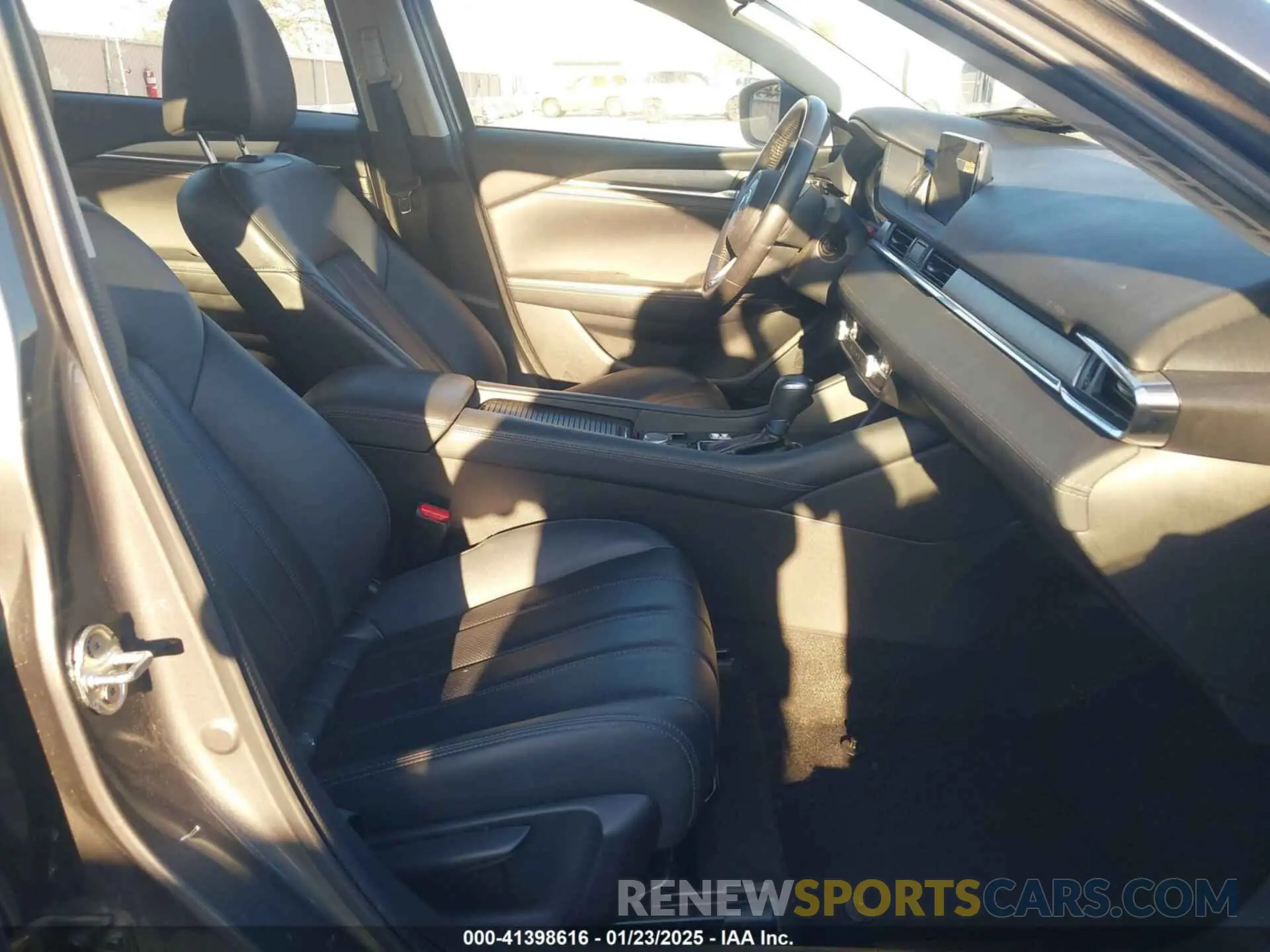 5 fotografías del automóvil dañado JM1GL1VM6L1524906 MAZDA MAZDA6 2020