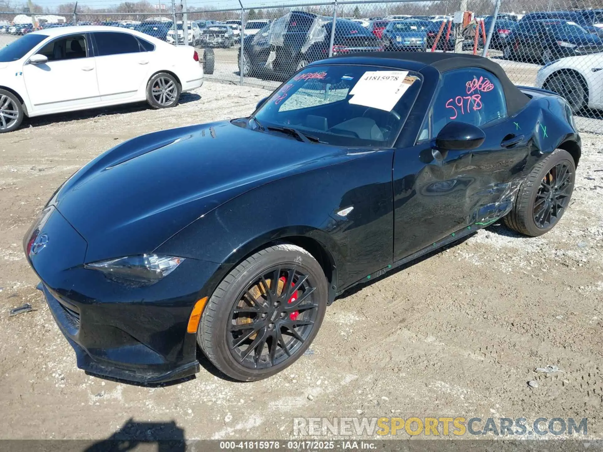 2 fotografías del automóvil dañado JM1NDAC79P0554429 MAZDA MX-5 MIATA 2023