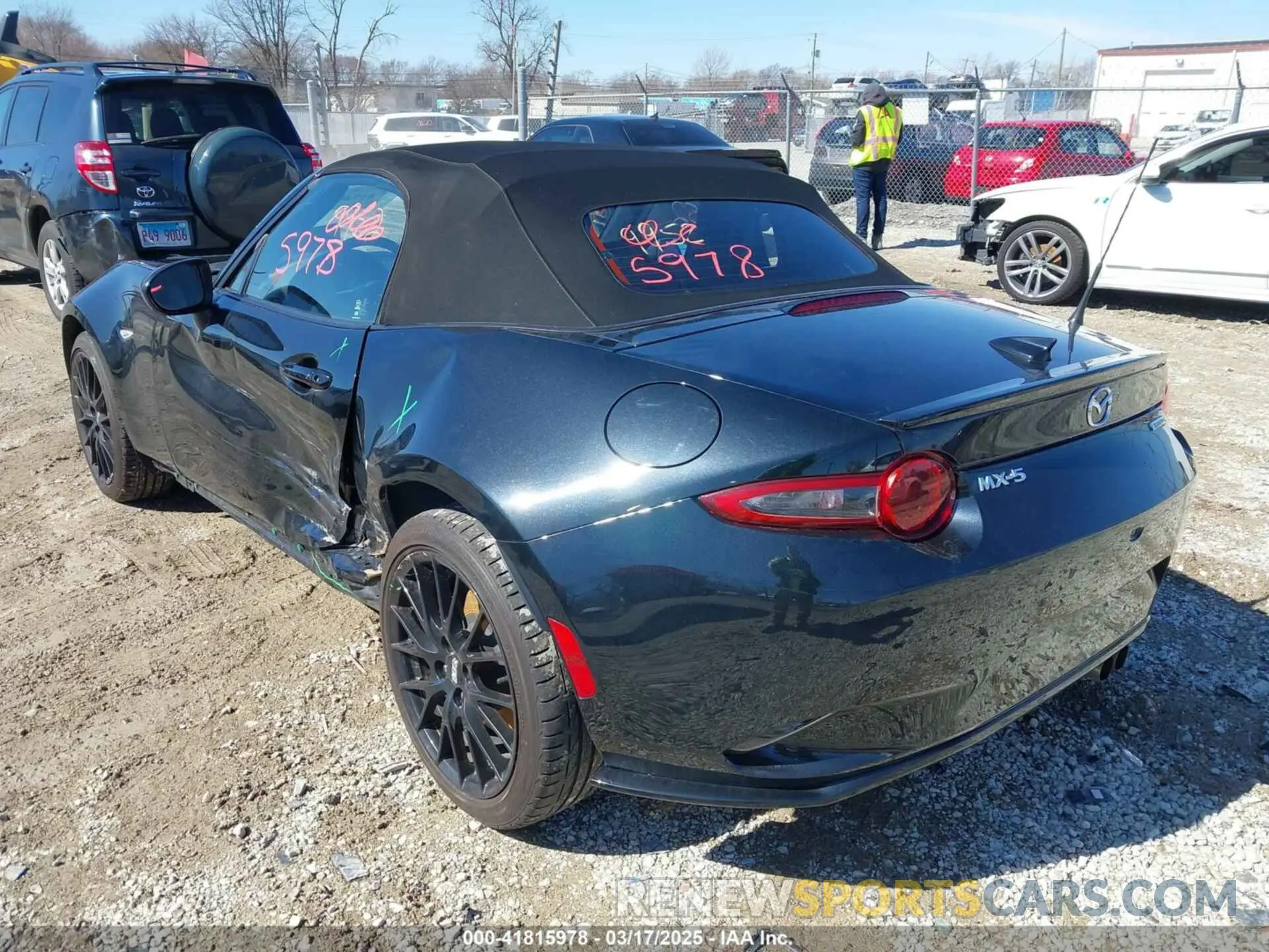 3 fotografías del automóvil dañado JM1NDAC79P0554429 MAZDA MX-5 MIATA 2023