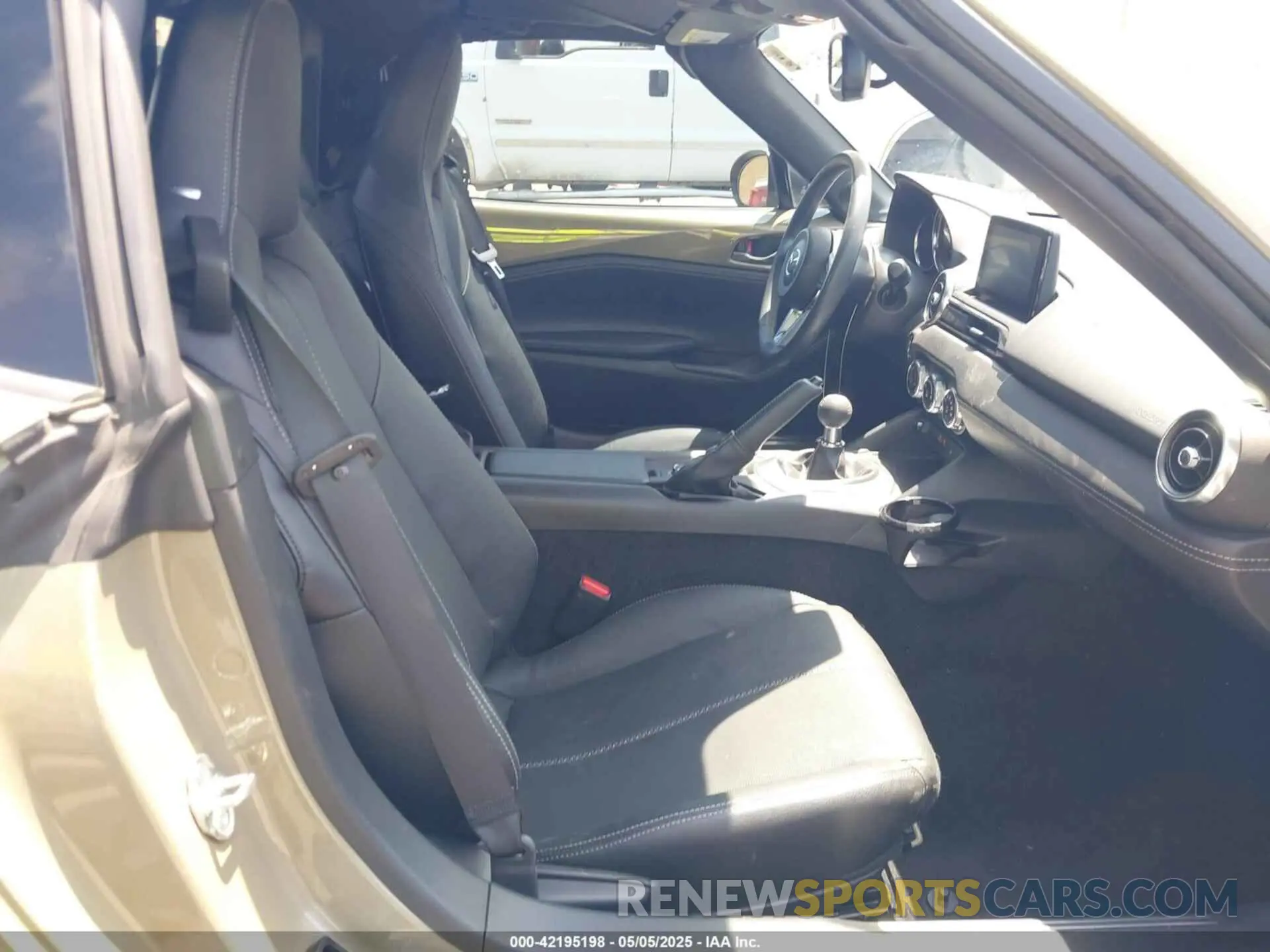 5 fotografías del automóvil dañado JM1NDAM73P0561844 MAZDA MX-5 MIATA RF 2023