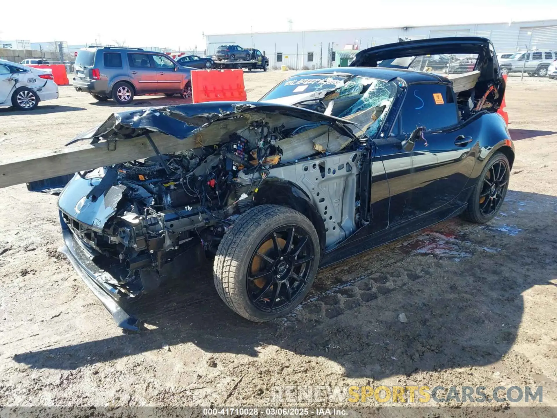 2 fotografías del automóvil dañado JM1NDAM72R0607960 MAZDA MX-5 MIATA RF 2024