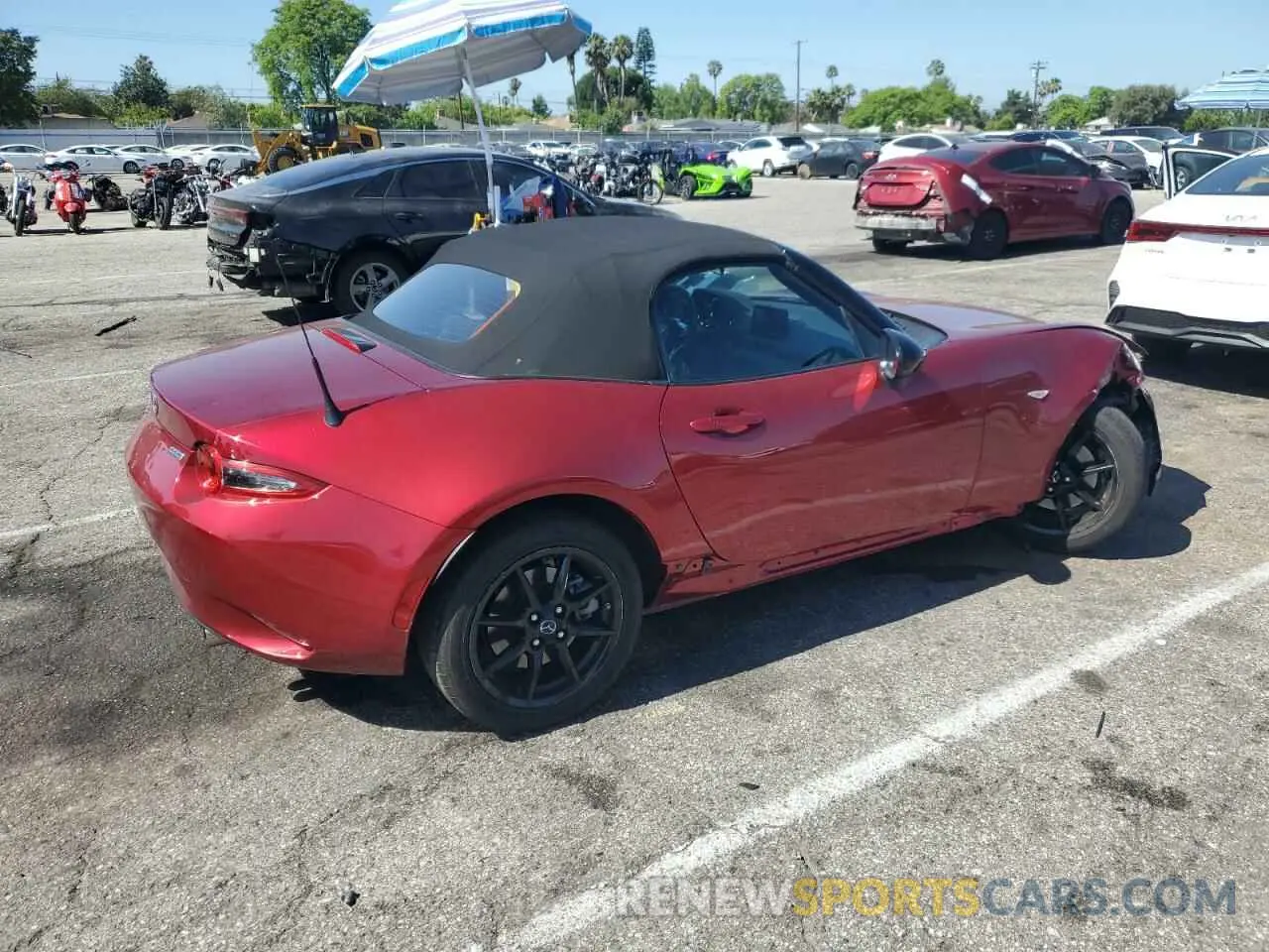 3 fotografías del automóvil dañado JM1NDAB77K0303256 MAZDA MX5 2019