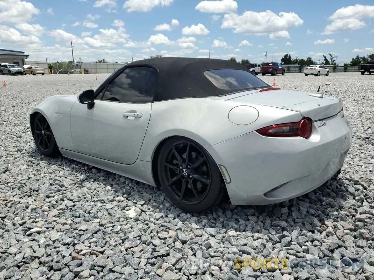 2 fotografías del automóvil dañado JM1NDAC73K0304418 MAZDA MX5 2019
