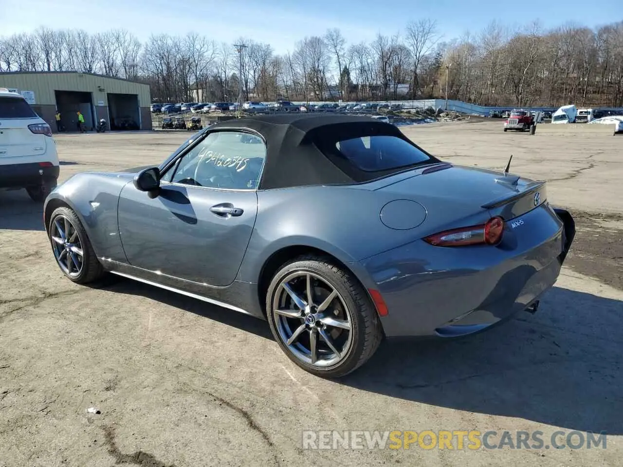 2 fotografías del automóvil dañado JM1NDAD75L0418338 MAZDA MX5 2020