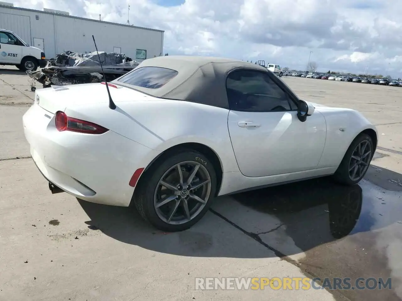 3 fotografías del automóvil dañado JM1NDAD79L0416642 MAZDA MX5 2020