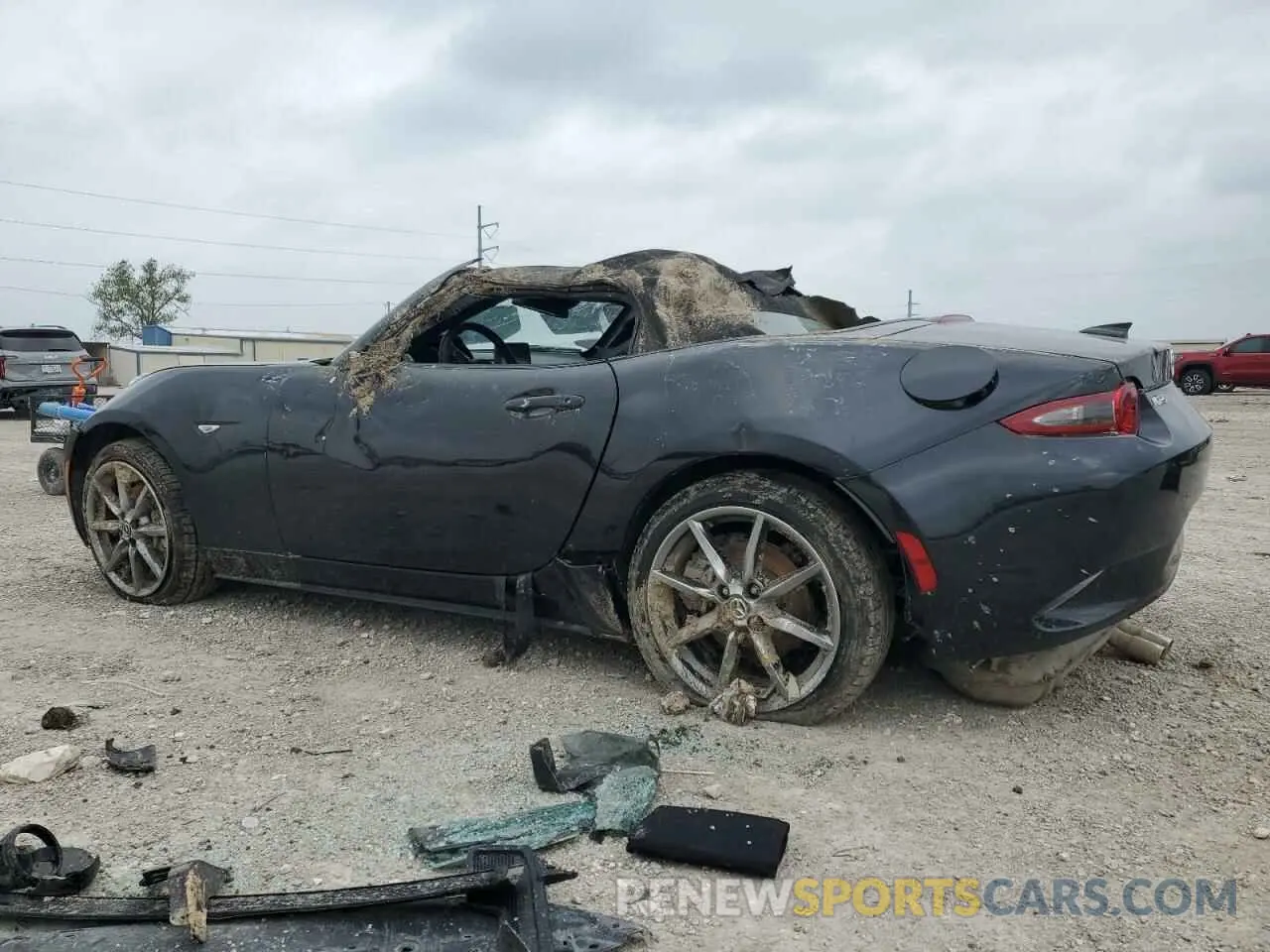 2 fotografías del automóvil dañado JM1NDAD76P0556346 MAZDA MX5 2023