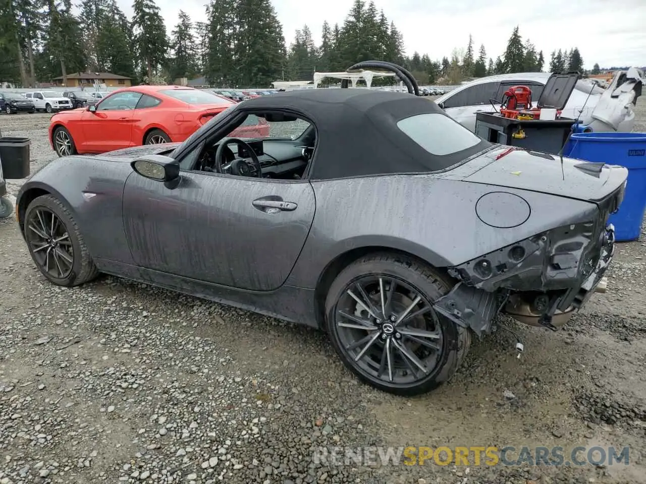 2 fotografías del automóvil dañado JM1NDAD78R0602844 MAZDA MX5 2024