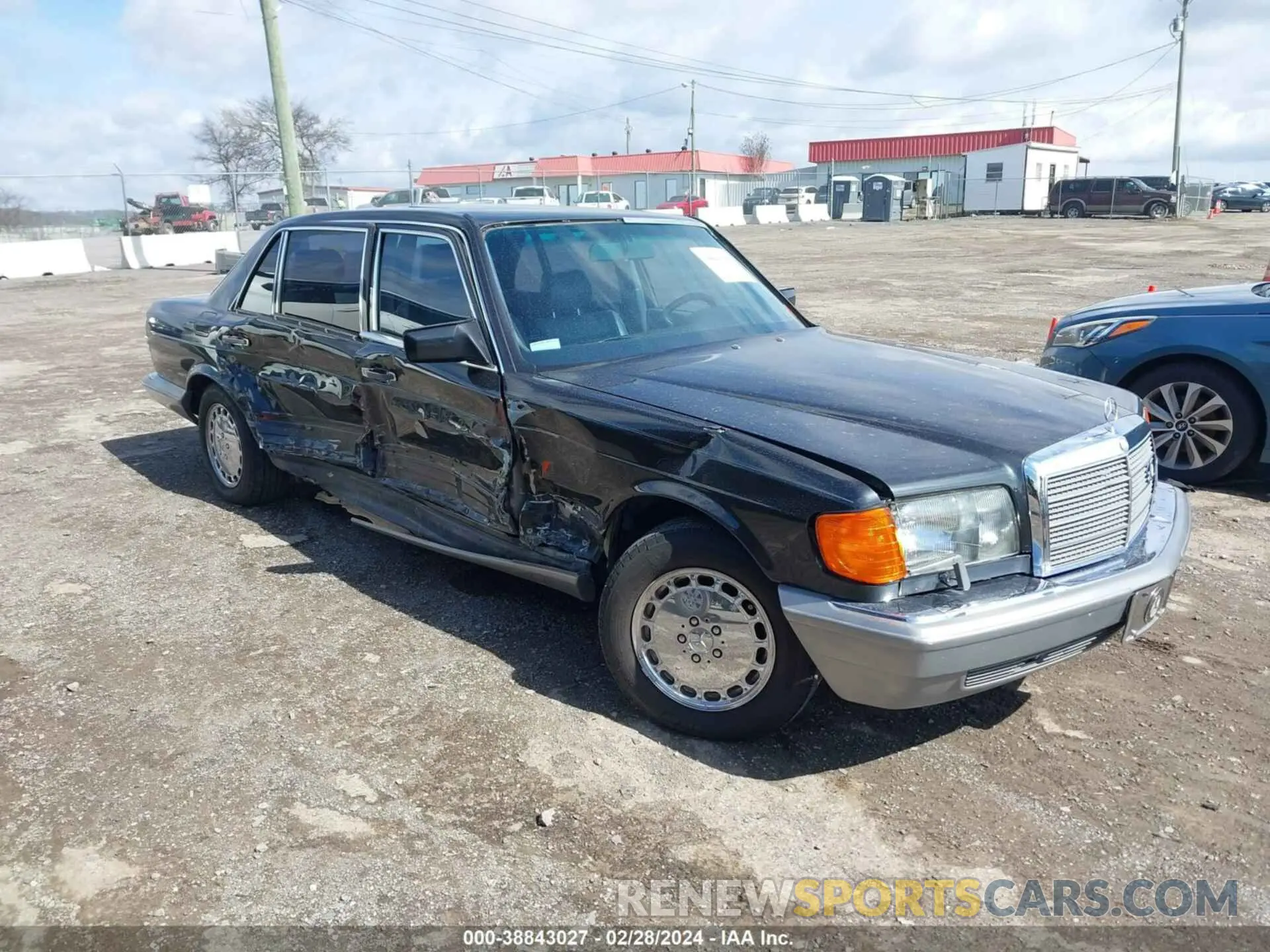 1 fotografías del automóvil dañado WDBCA39D1JA386729 MERCEDES-BENZ 560 1988