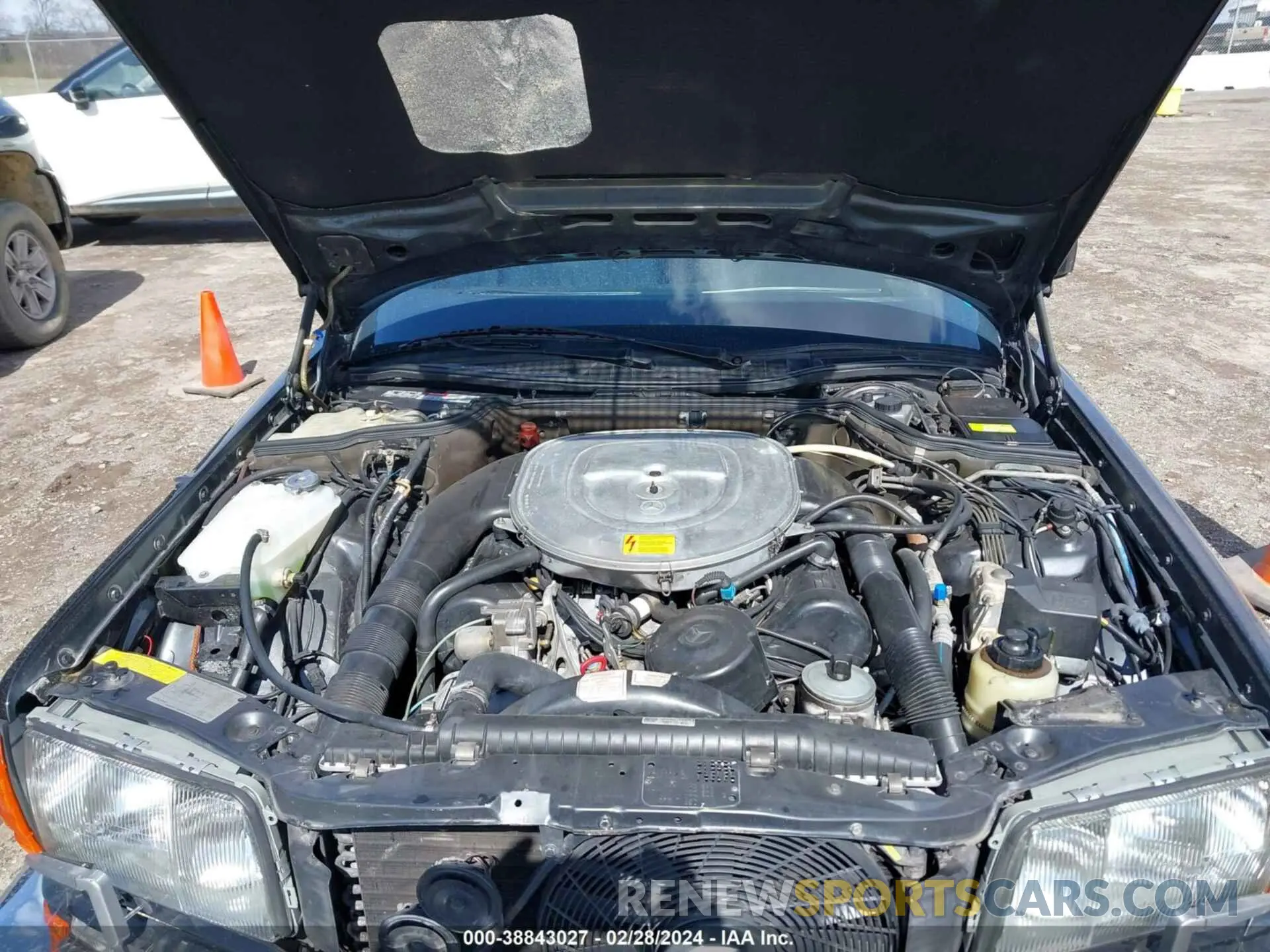 10 fotografías del automóvil dañado WDBCA39D1JA386729 MERCEDES-BENZ 560 1988