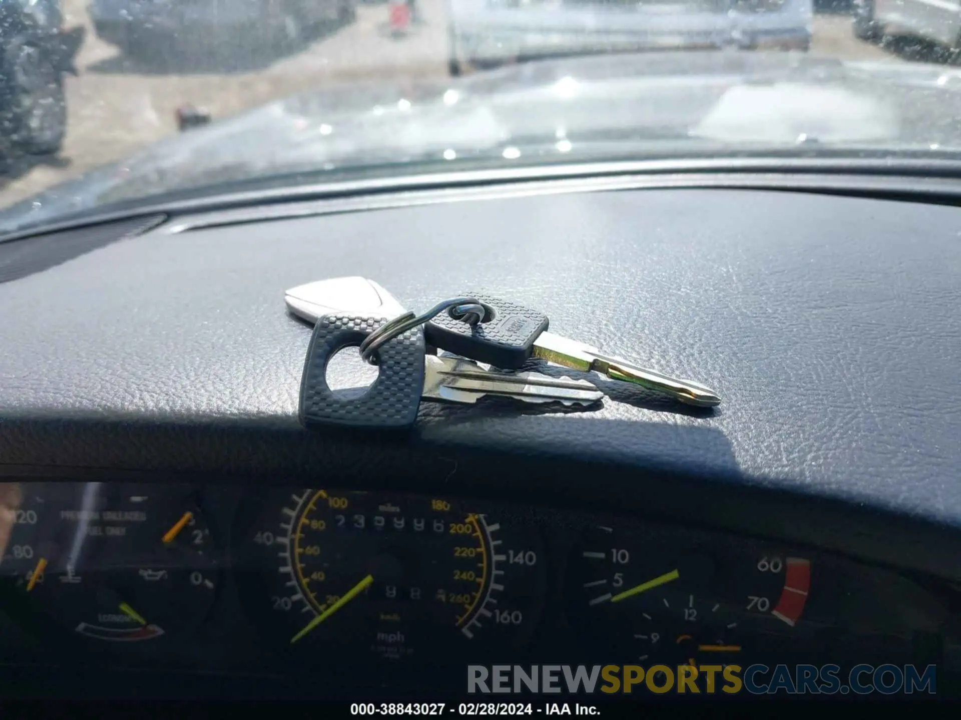 11 fotografías del automóvil dañado WDBCA39D1JA386729 MERCEDES-BENZ 560 1988