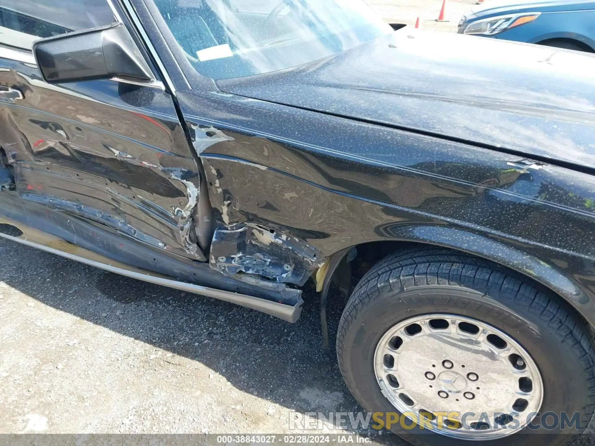 12 fotografías del automóvil dañado WDBCA39D1JA386729 MERCEDES-BENZ 560 1988