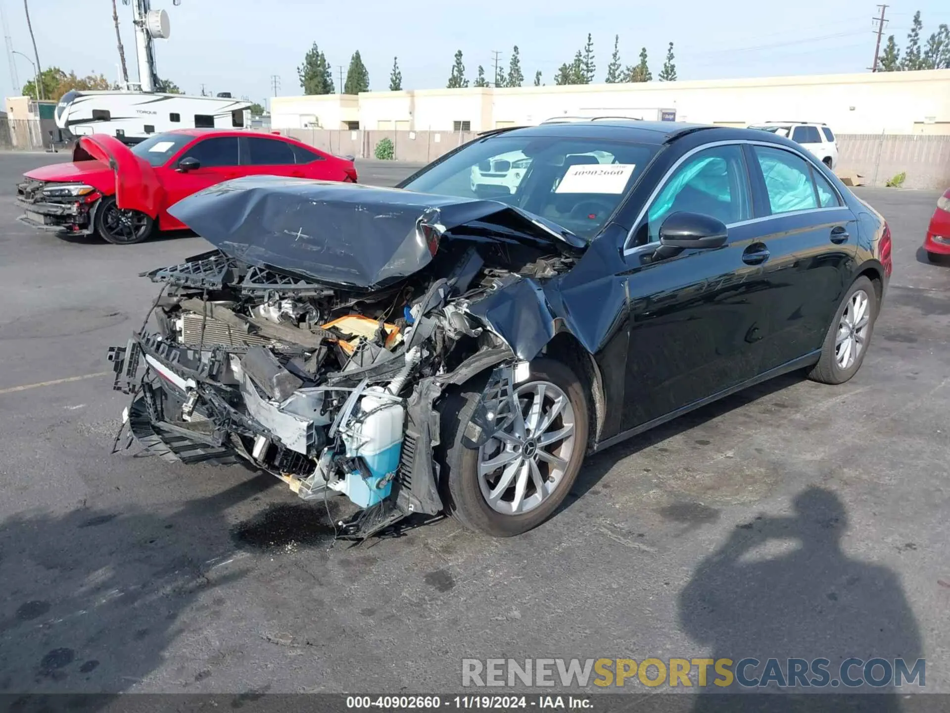 2 fotografías del automóvil dañado WDD3G4EB8KW021243 MERCEDES-BENZ A 2019