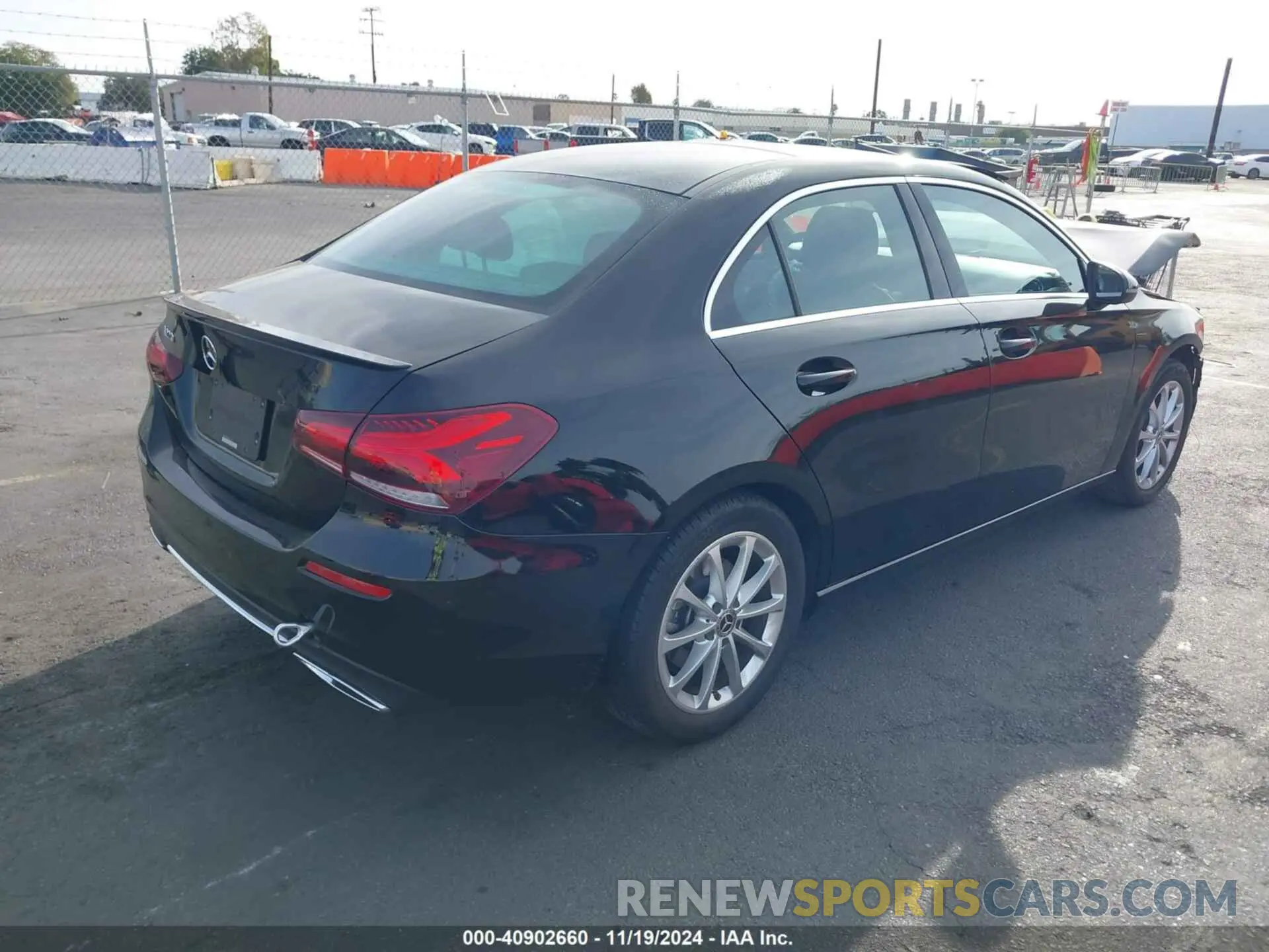 4 fotografías del automóvil dañado WDD3G4EB8KW021243 MERCEDES-BENZ A 2019