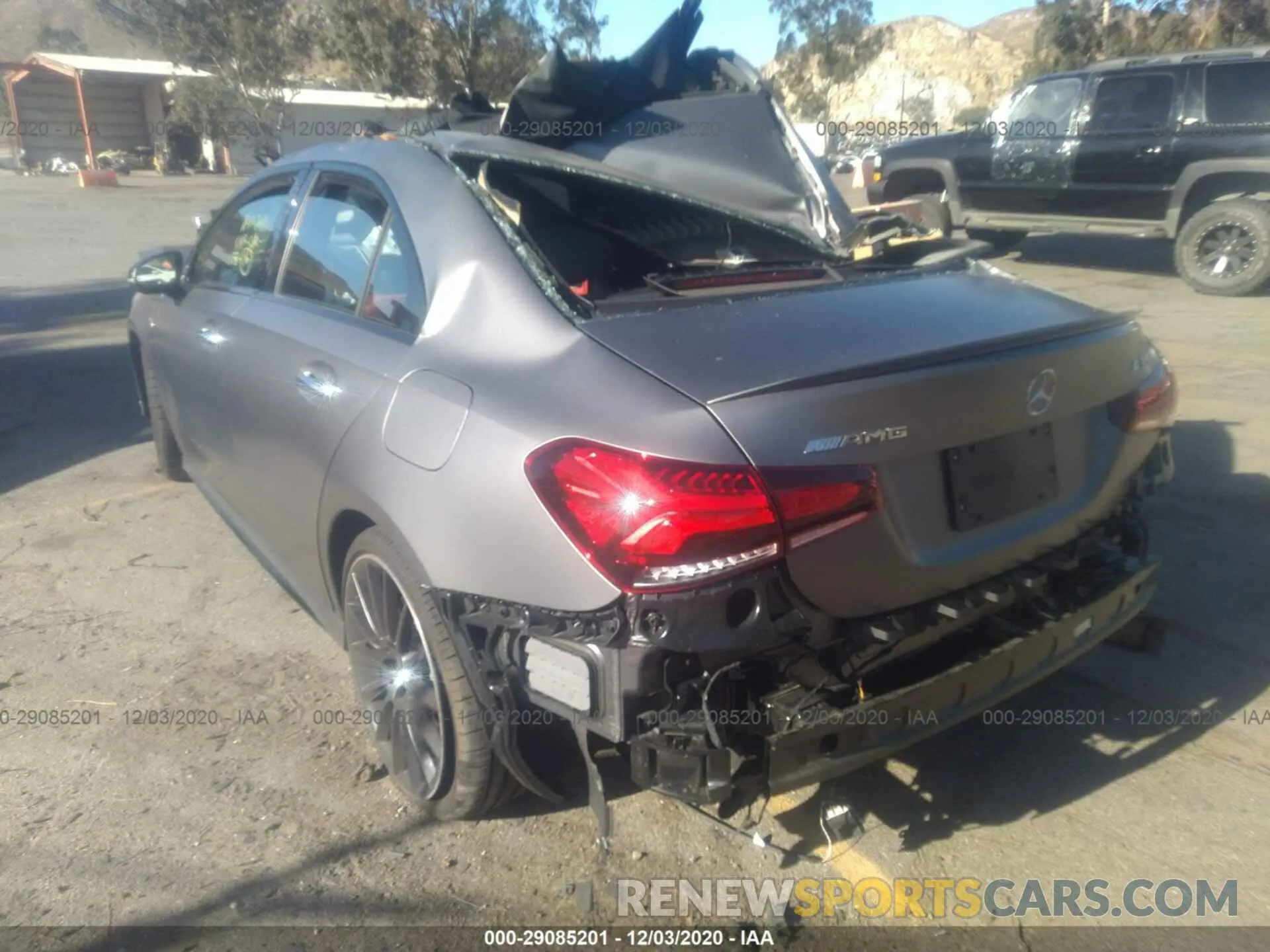 3 fotografías del automóvil dañado W1K3G5BB8LJ234511 MERCEDES-BENZ A 2020