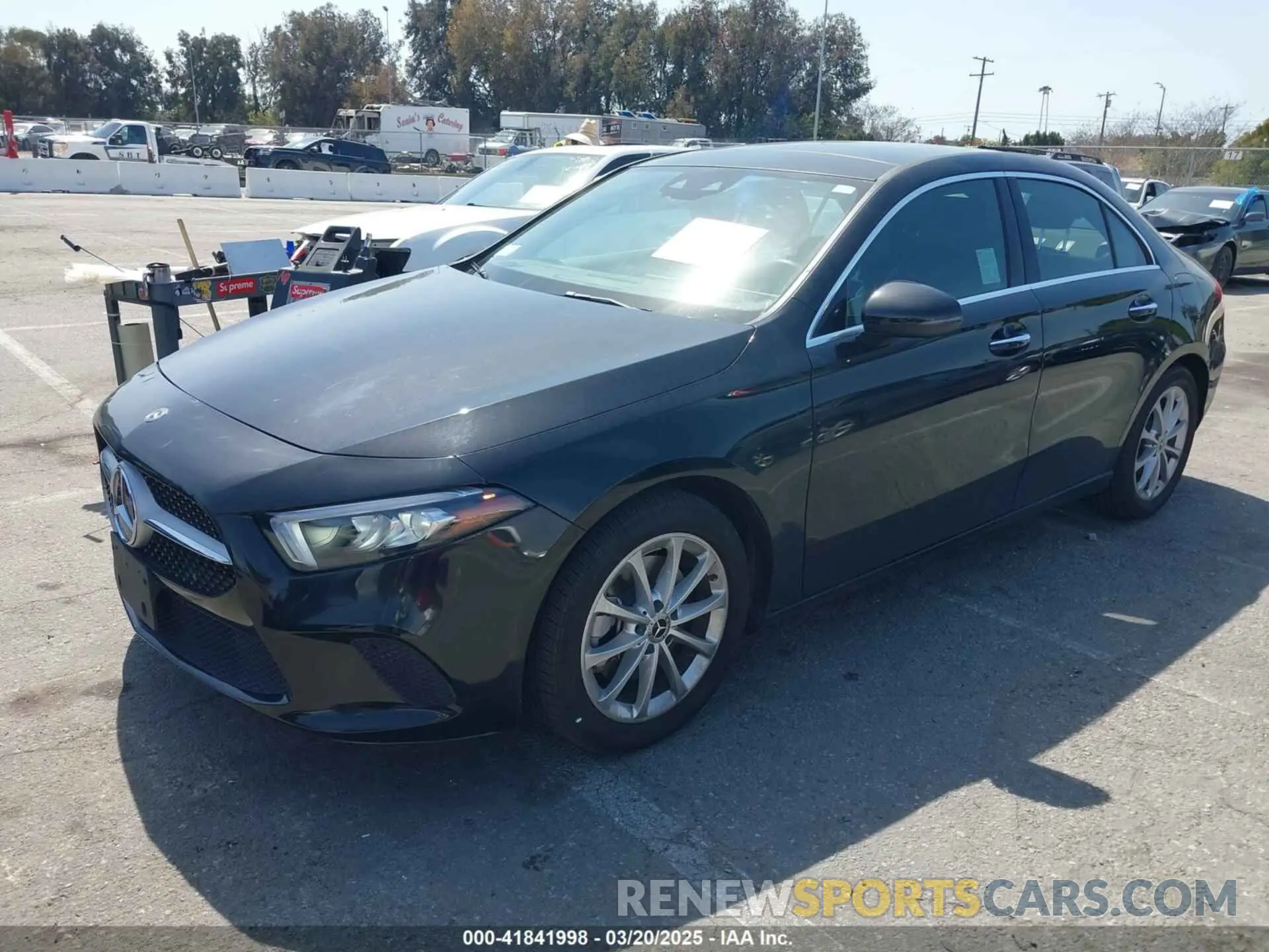 2 fotografías del automóvil dañado WDD3G4EB1KW003327 MERCEDES-BENZ A 220 2019