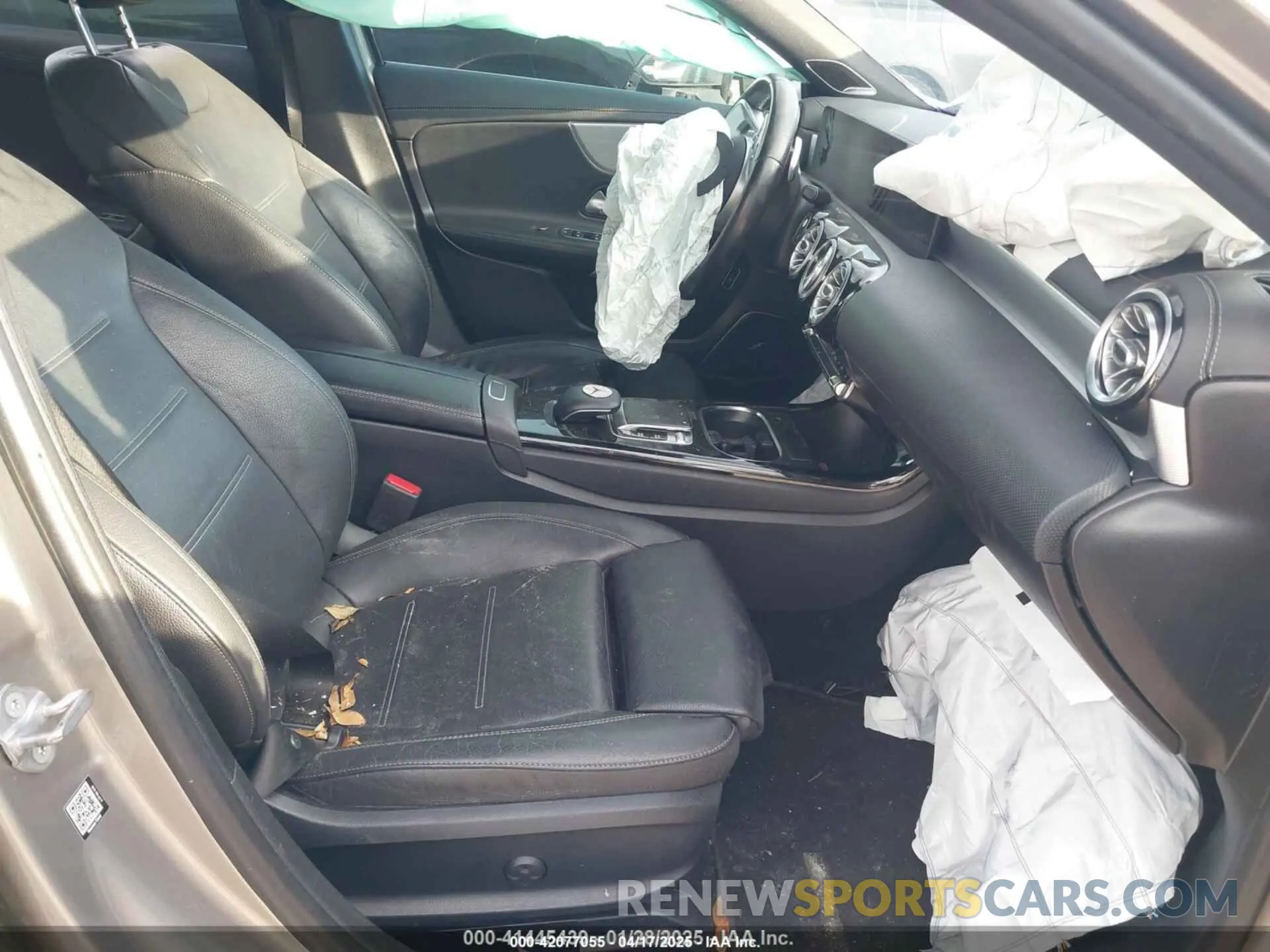 5 fotografías del automóvil dañado WDD3G4EB1KW036022 MERCEDES-BENZ A 220 2019