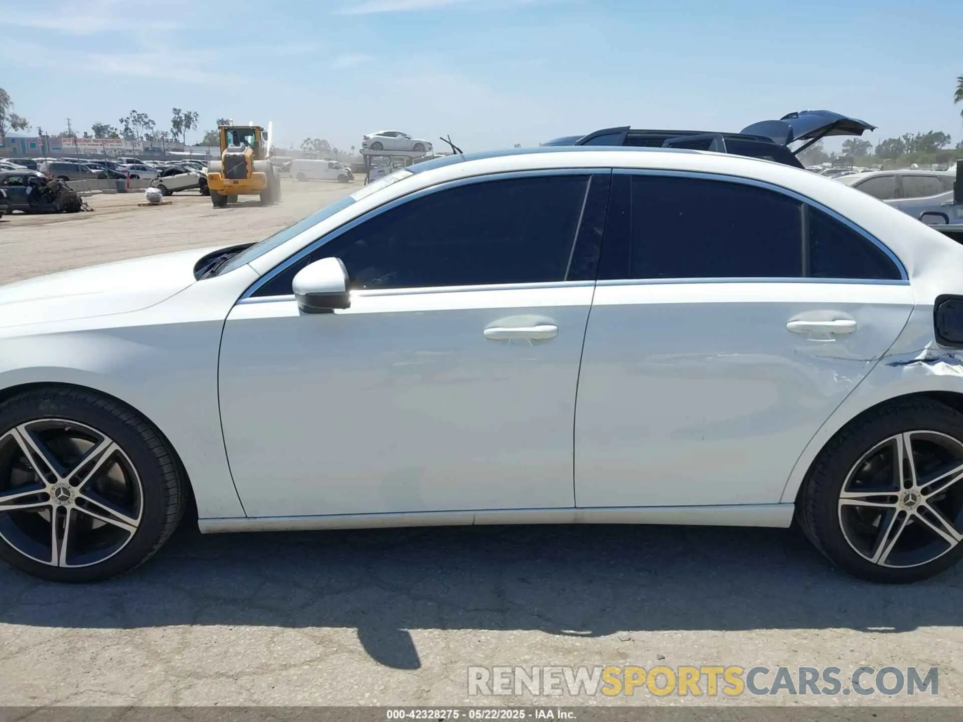 14 fotografías del automóvil dañado WDD3G4EB5KW026352 MERCEDES-BENZ A 220 2019