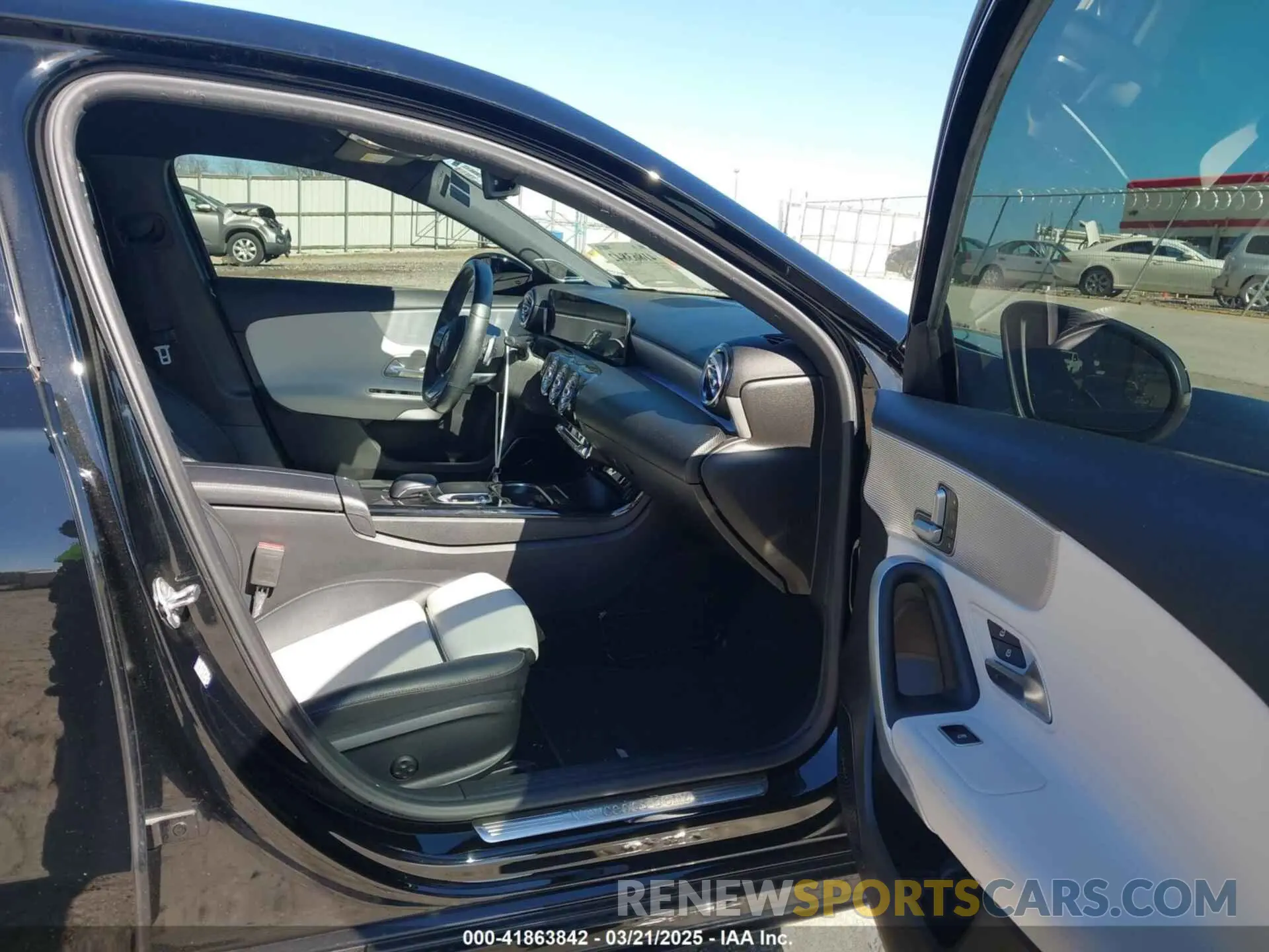 5 fotografías del automóvil dañado WDD3G4EB6KW028269 MERCEDES-BENZ A 220 2019