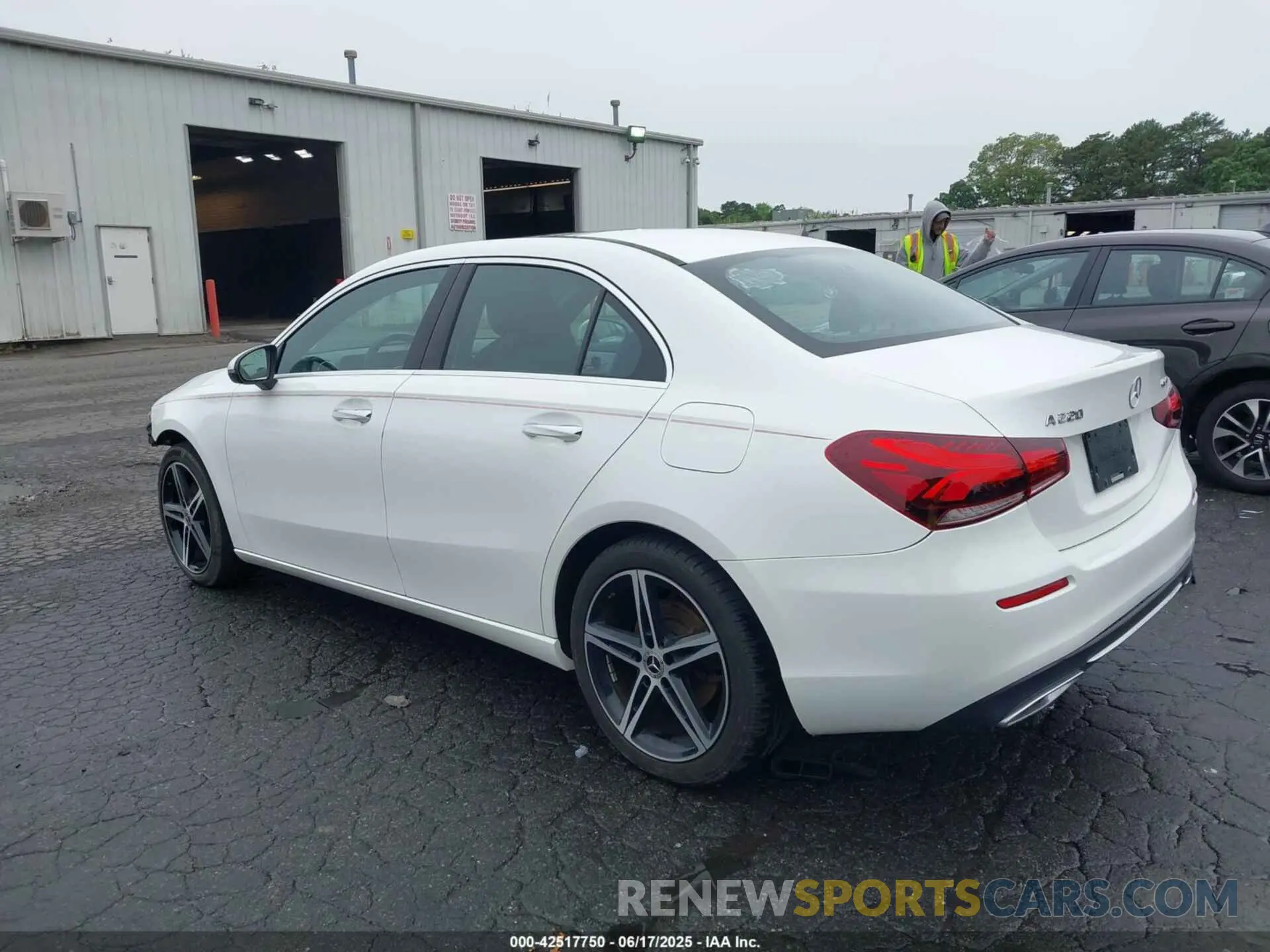 3 fotografías del automóvil dañado WDD3G4FB0KW035569 MERCEDES-BENZ A 220 2019