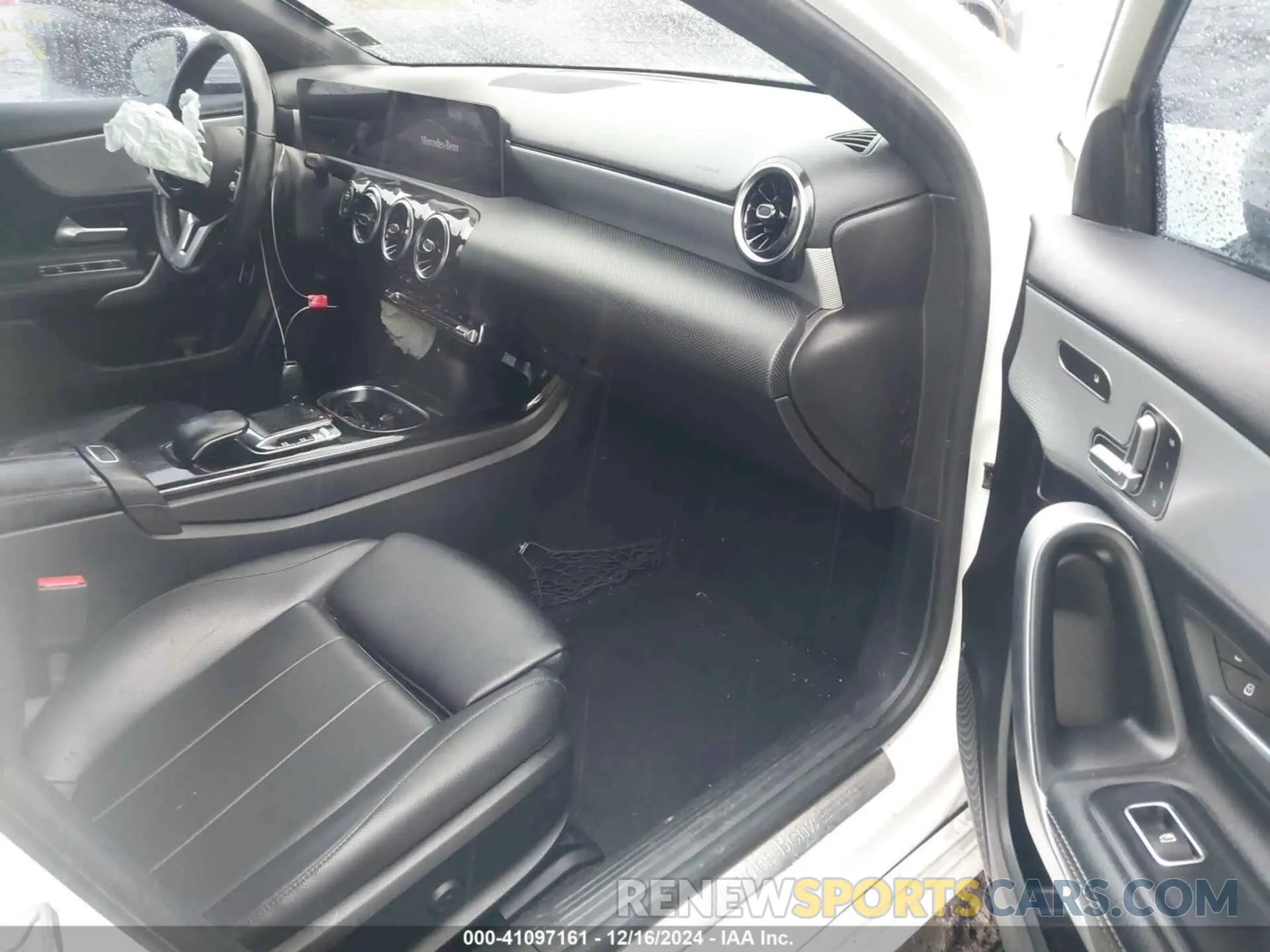 5 fotografías del automóvil dañado WDD3G4FB6KW027380 MERCEDES-BENZ A 220 2019