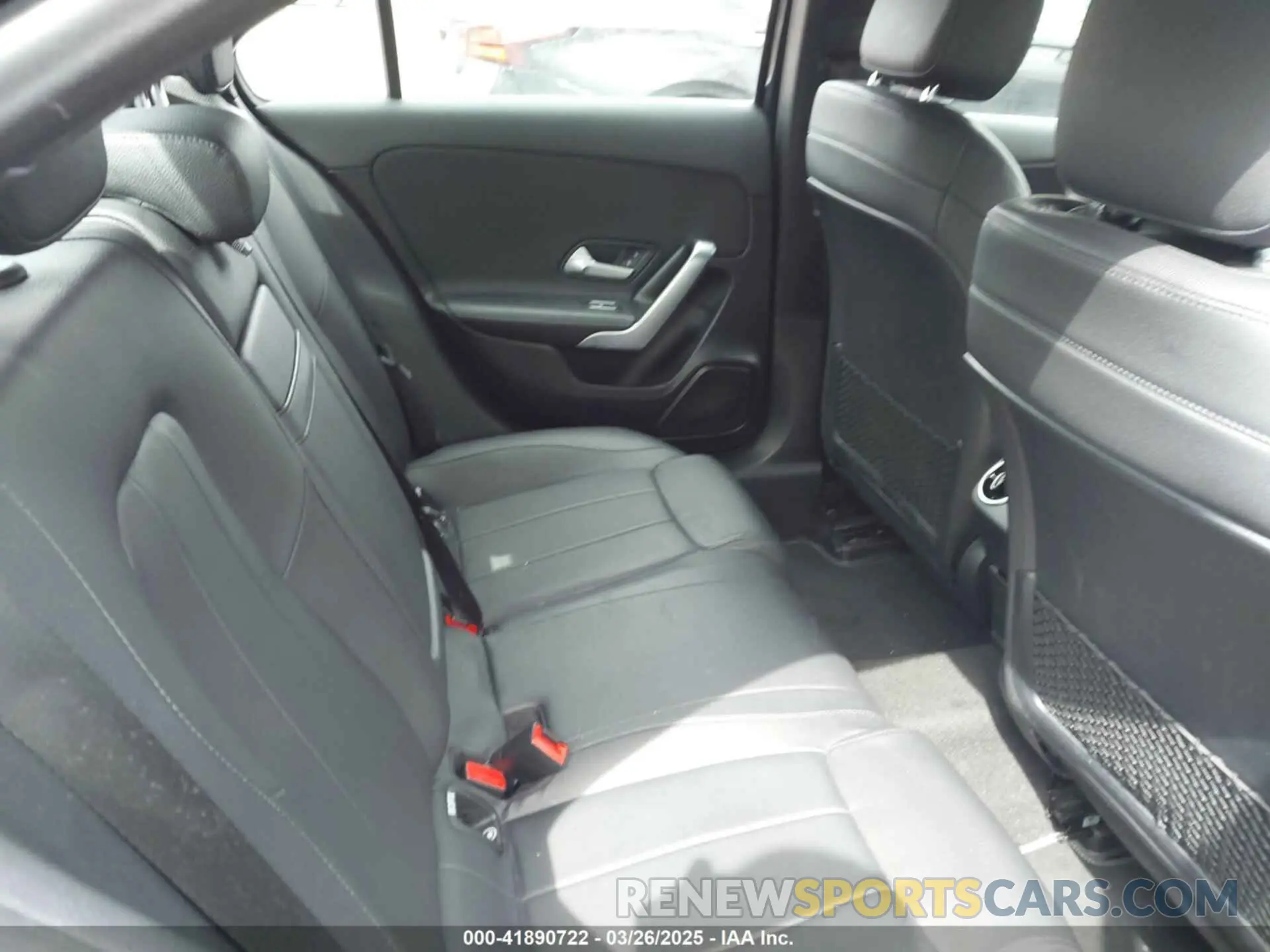 8 fotografías del automóvil dañado WDD3G4FB6KW028111 MERCEDES-BENZ A 220 2019