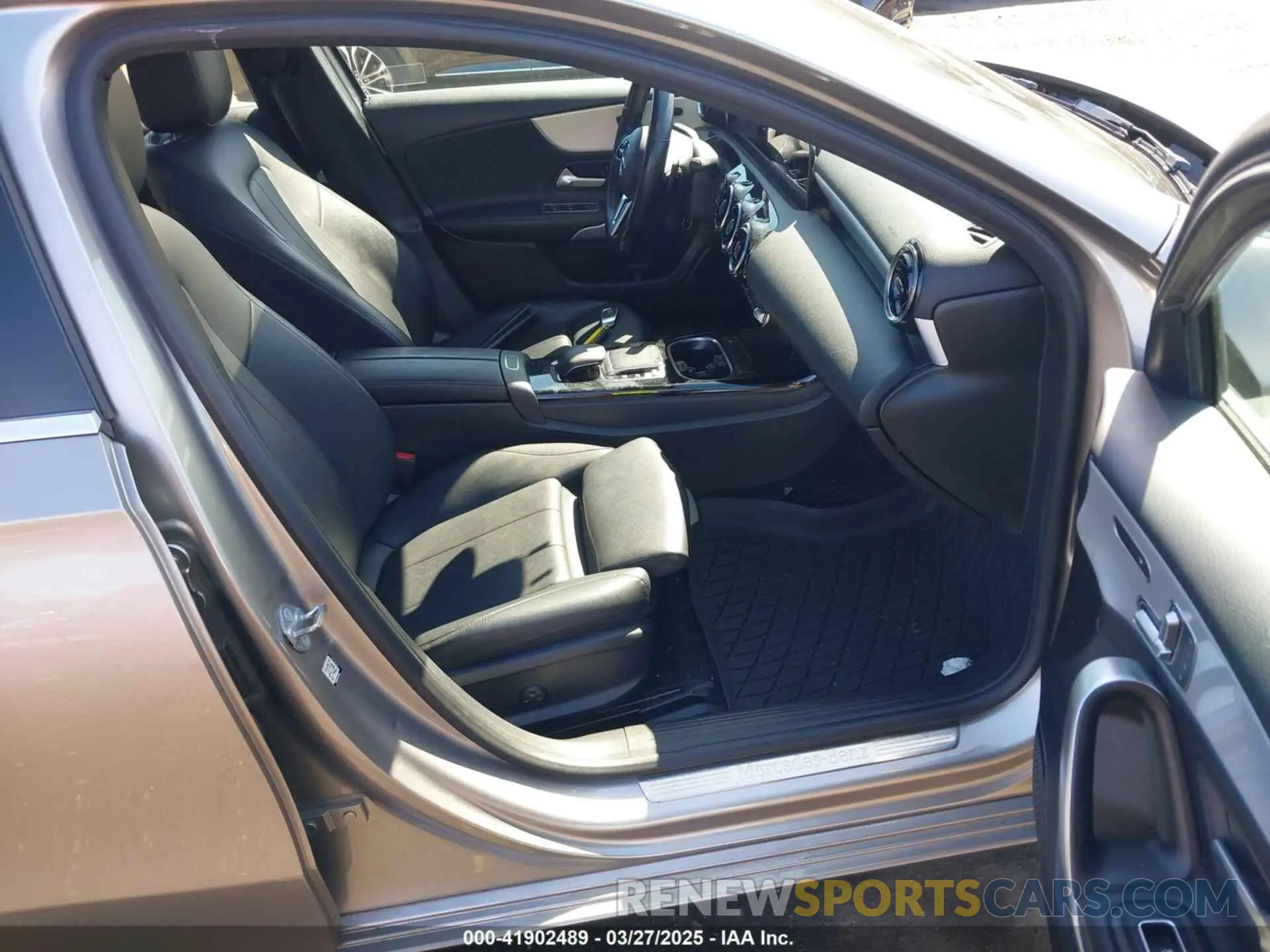 5 fotografías del automóvil dañado WDD3G4FB7KW022334 MERCEDES-BENZ A 220 2019