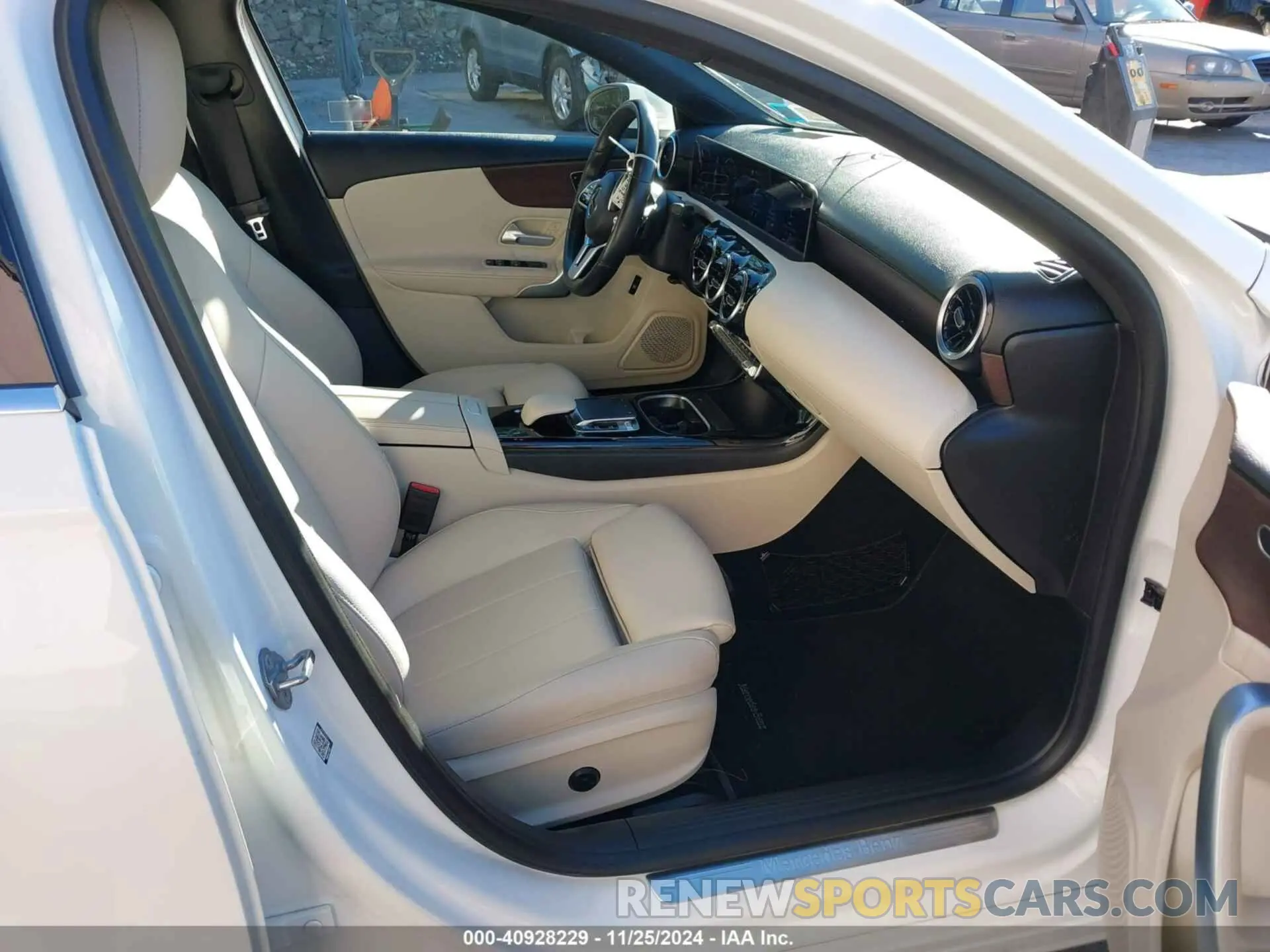5 fotografías del automóvil dañado WDD3G4FB9KW021377 MERCEDES-BENZ A 220 2019