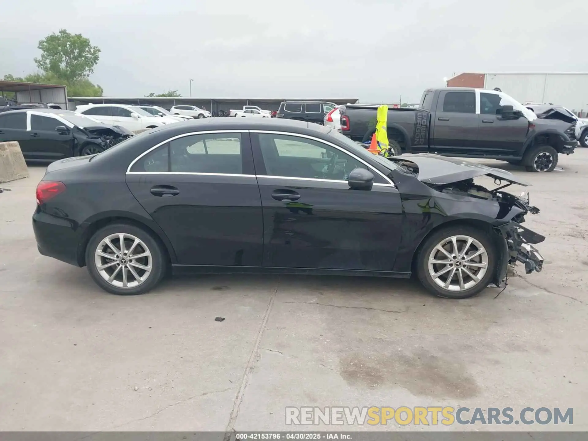 14 fotografías del automóvil dañado W1K3G4EB3LJ201695 MERCEDES-BENZ A 220 2020