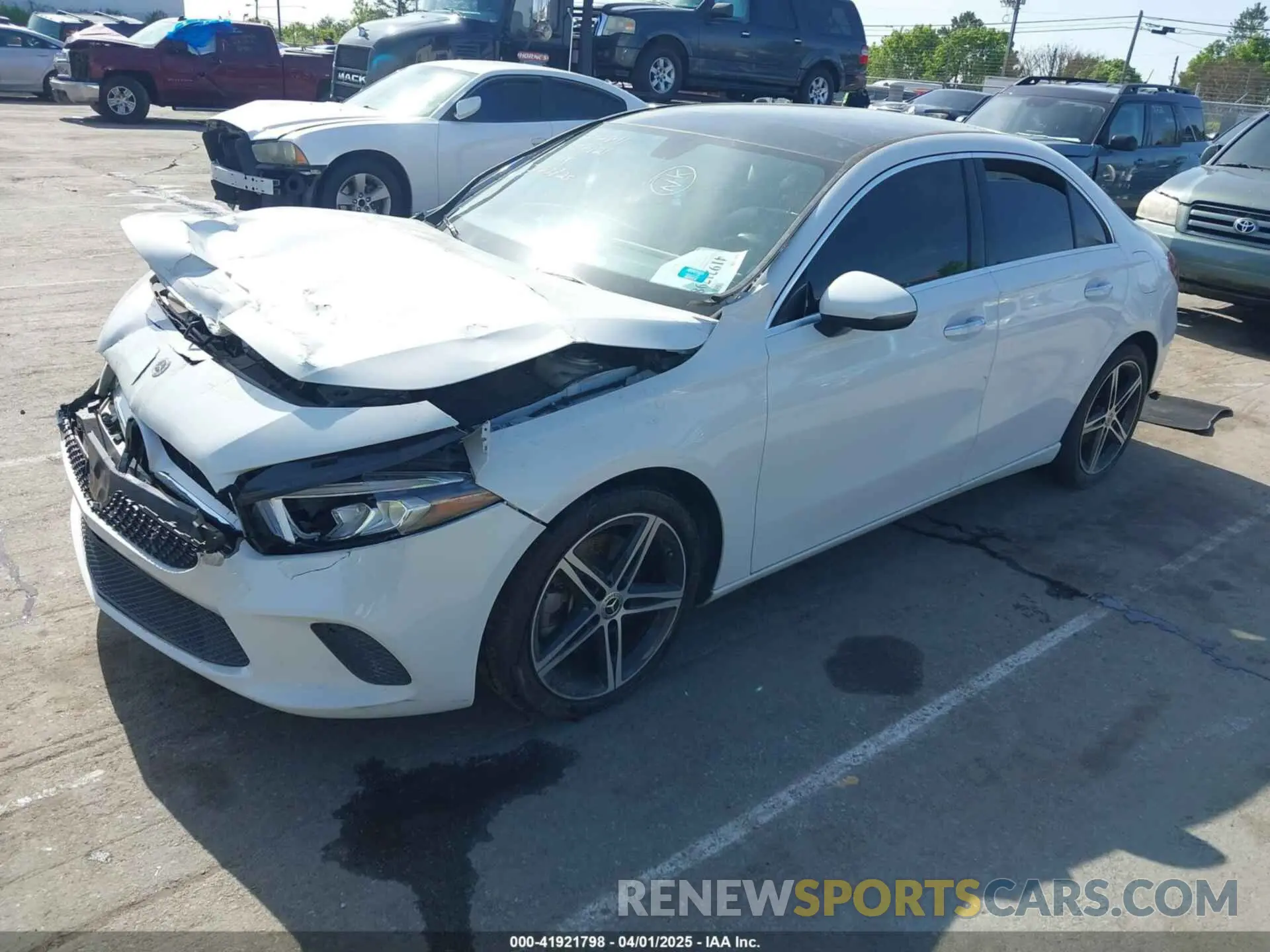 2 fotografías del automóvil dañado W1K3G4EB6LJ202811 MERCEDES-BENZ A 220 2020