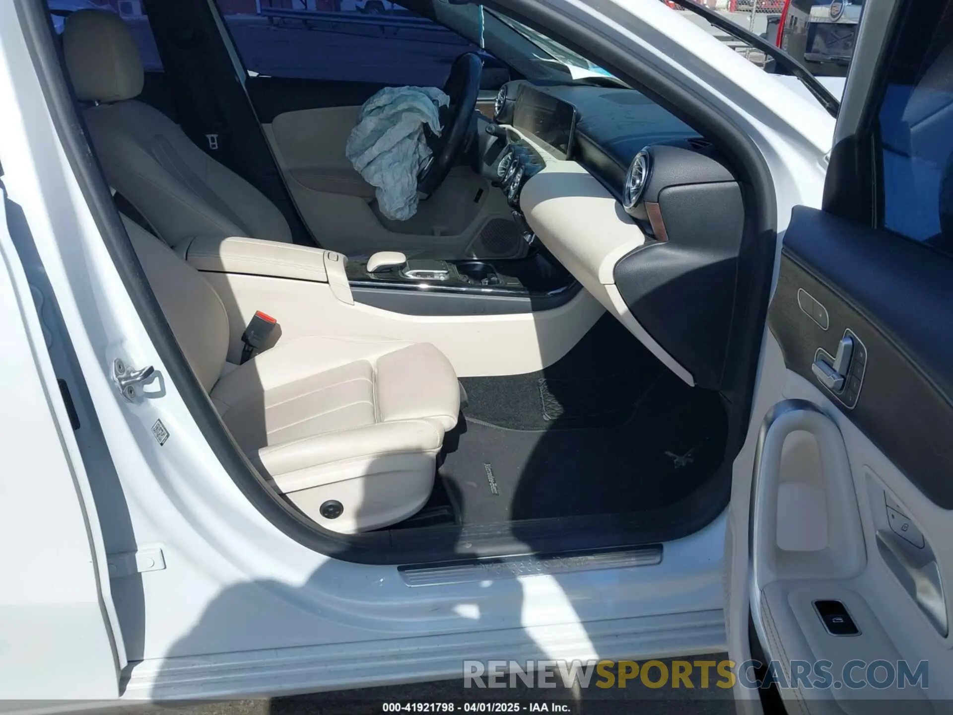 5 fotografías del automóvil dañado W1K3G4EB6LJ202811 MERCEDES-BENZ A 220 2020