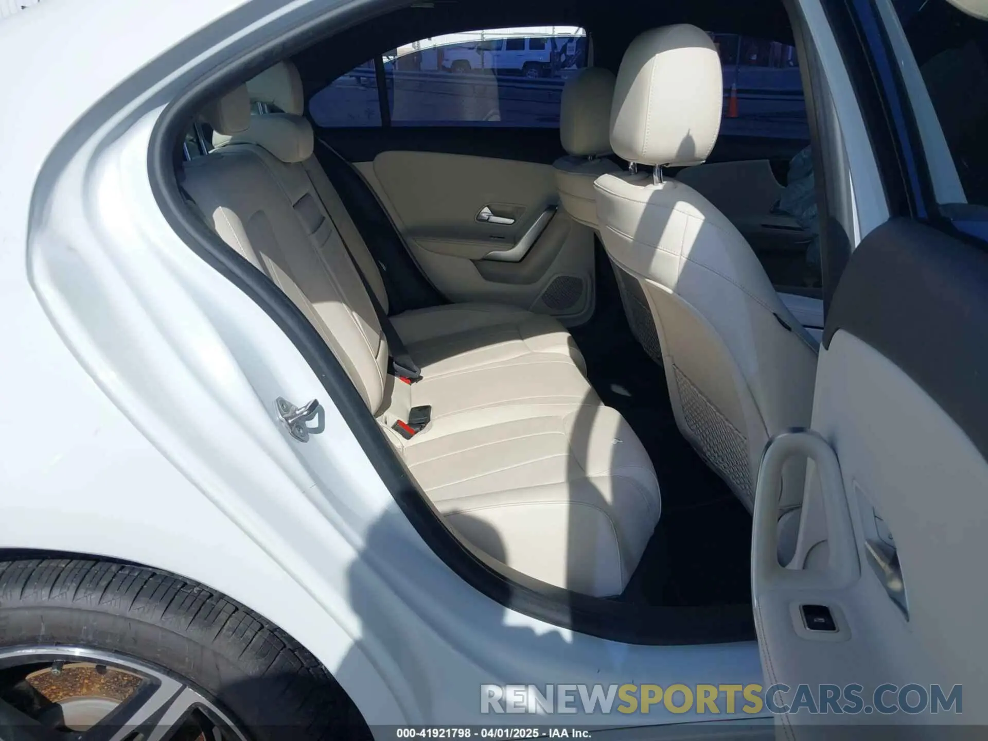 8 fotografías del automóvil dañado W1K3G4EB6LJ202811 MERCEDES-BENZ A 220 2020