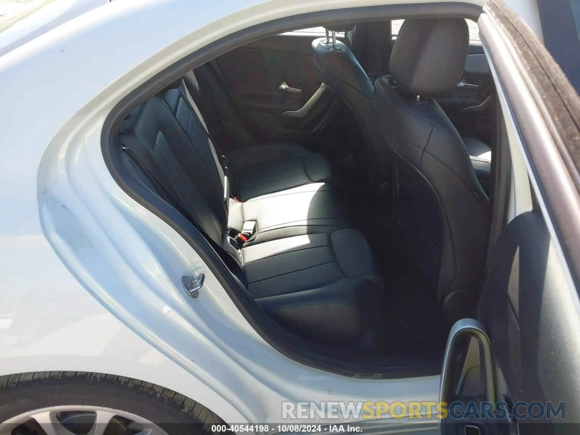 8 fotografías del automóvil dañado WDD3G4FB8LW037216 MERCEDES-BENZ A 220 2020