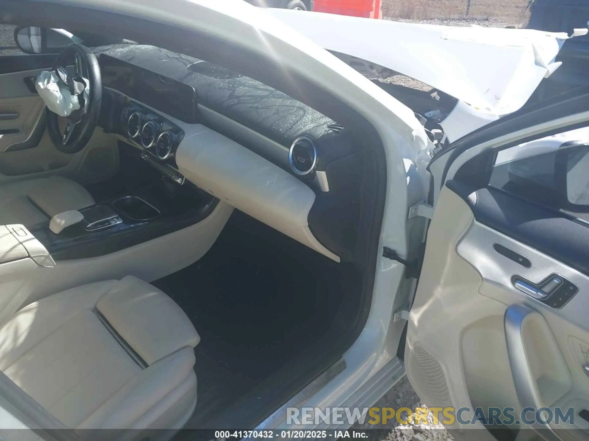 5 fotografías del automóvil dañado WDD3G4FB8LW038575 MERCEDES-BENZ A 220 2020
