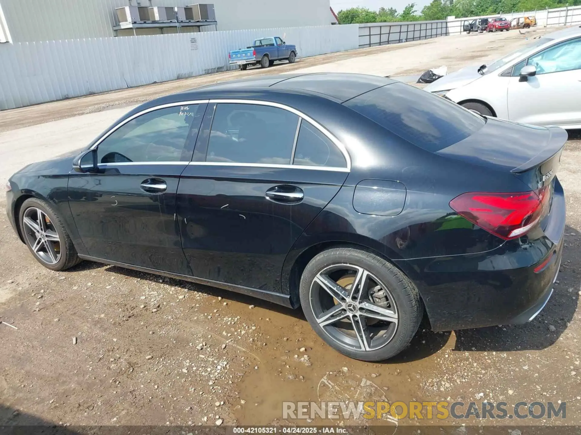 14 fotografías del automóvil dañado W1K3G4EB4MJ315870 MERCEDES-BENZ A 220 2021