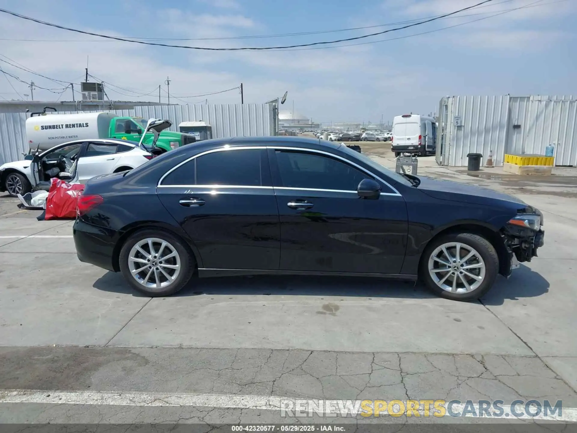 14 fotografías del automóvil dañado W1K3G4EB8MJ281447 MERCEDES-BENZ A 220 2021