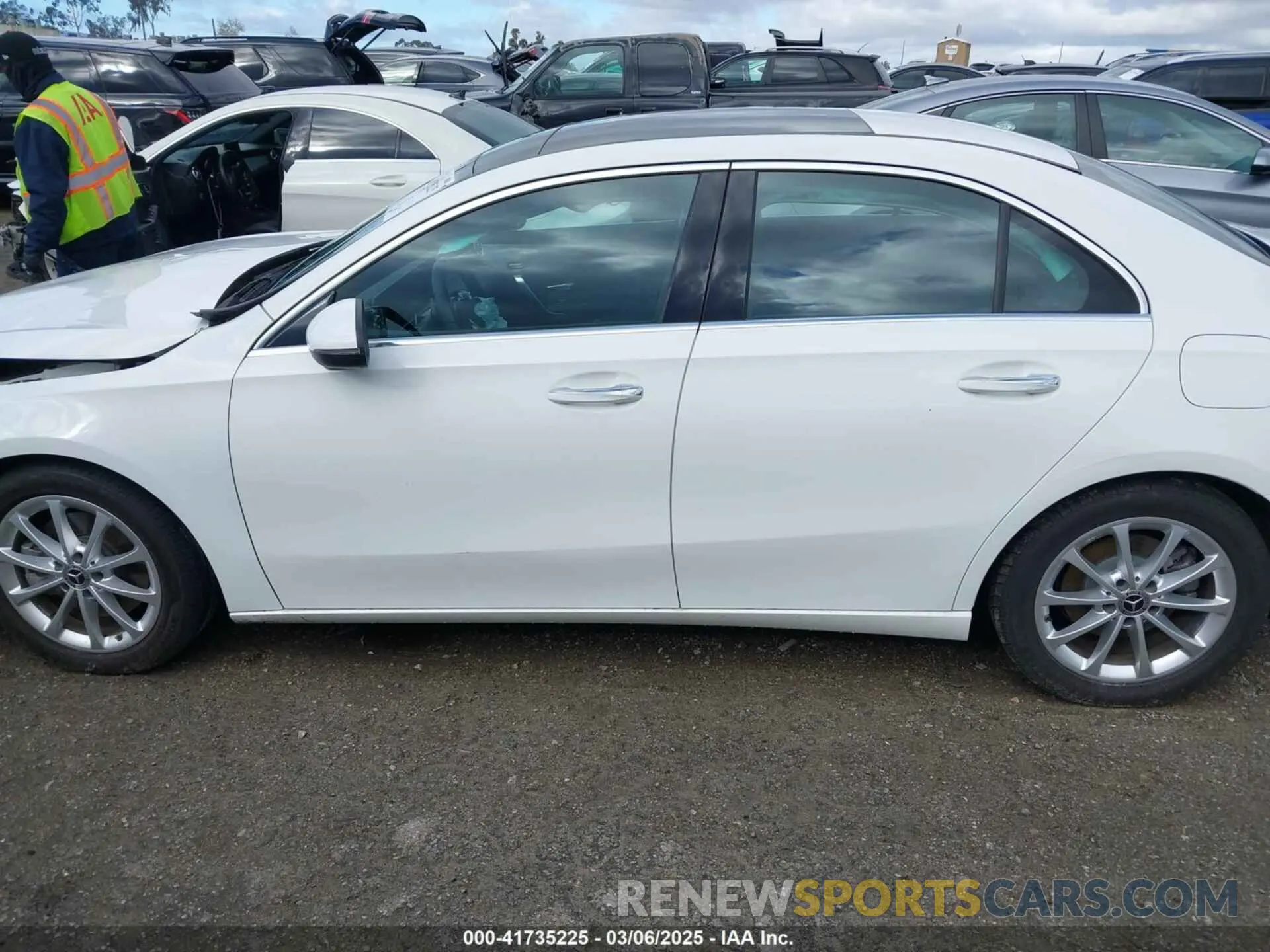 14 fotografías del automóvil dañado W1K3G4EBXMJ268649 MERCEDES-BENZ A 220 2021