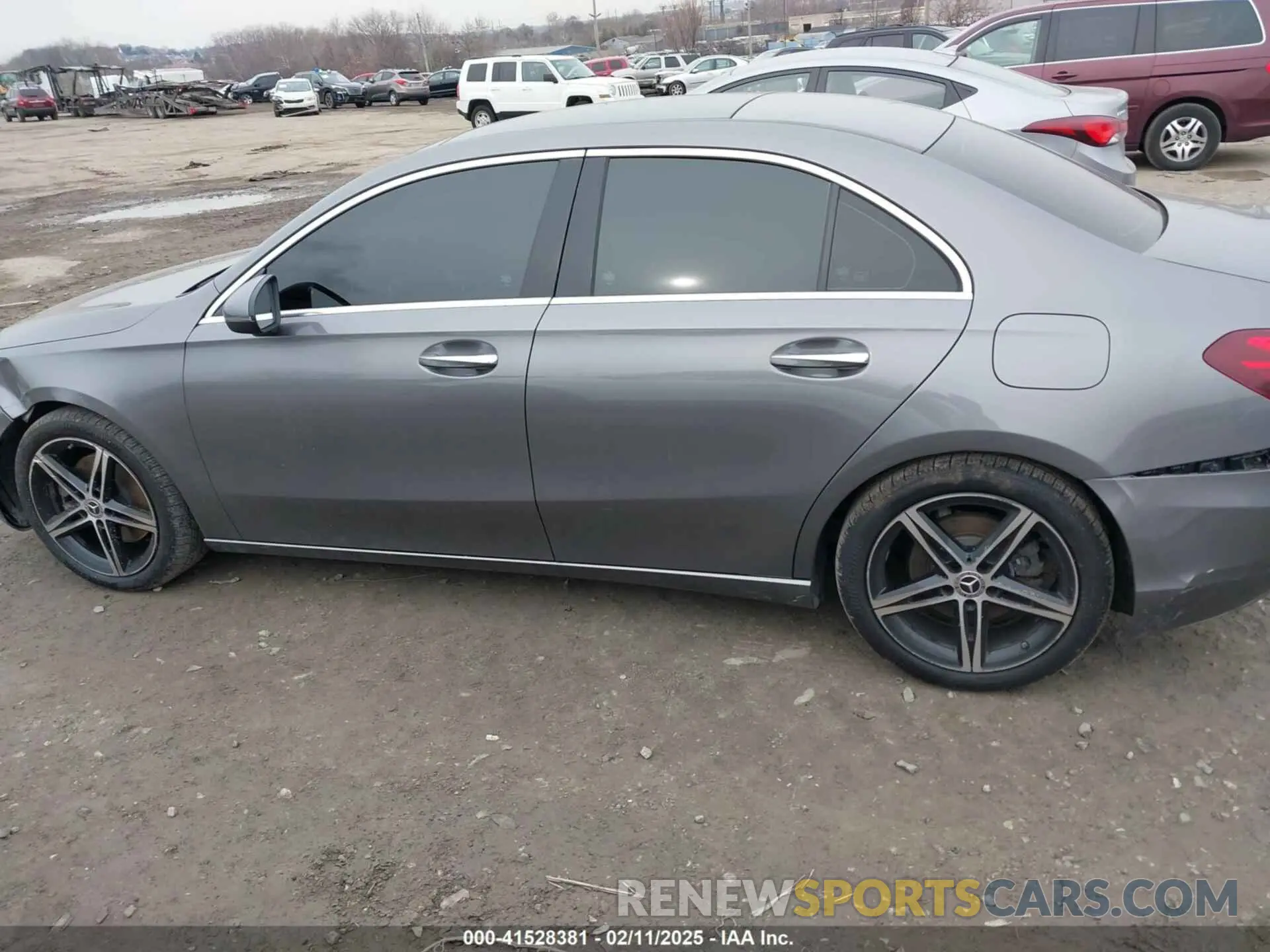14 fotografías del automóvil dañado W1K3G4FB2MJ292636 MERCEDES-BENZ A 220 2021