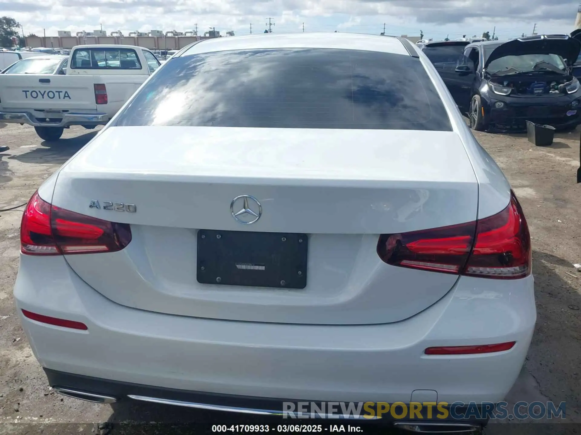 17 fotografías del automóvil dañado W1K3G4EB0NJ338614 MERCEDES-BENZ A 220 2022