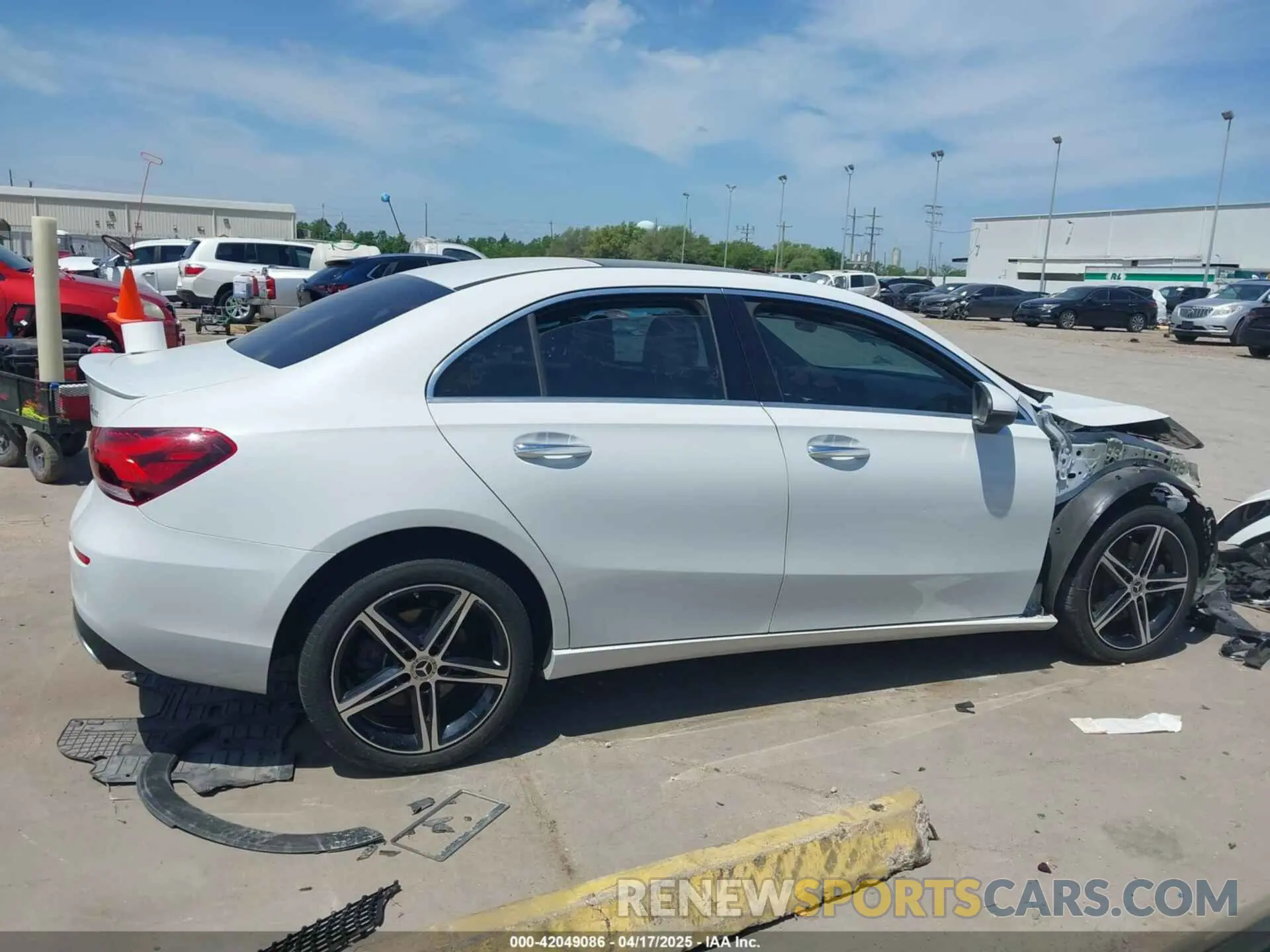 13 fotografías del automóvil dañado W1K3G4FB2NJ357146 MERCEDES-BENZ A 220 2022
