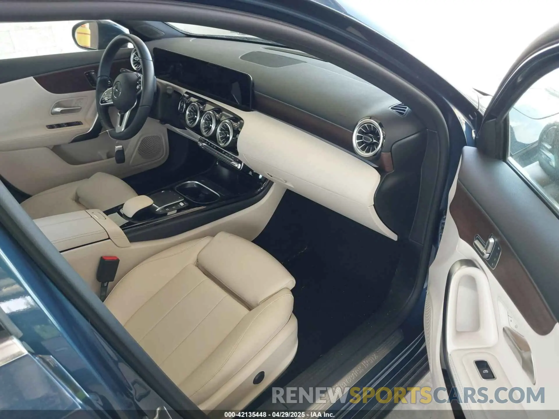 5 fotografías del automóvil dañado W1K3G4FB8NJ331957 MERCEDES-BENZ A 220 2022
