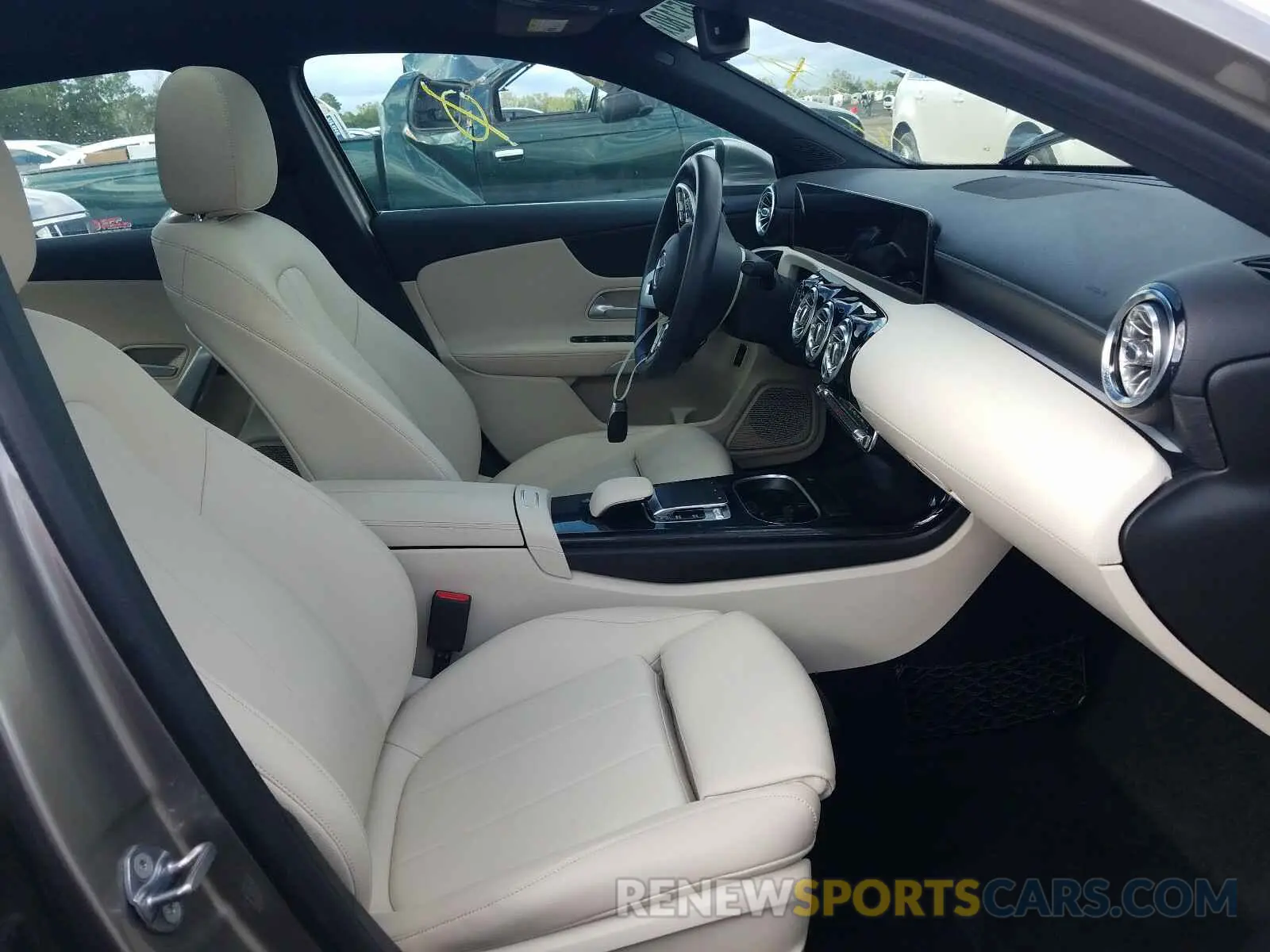 5 fotografías del automóvil dañado WDD3G4EBXKW001835 MERCEDES-BENZ A 220 4MAT 2019
